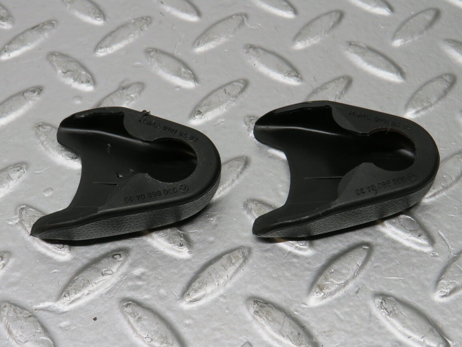 32153 Mercedes-Benz W123 230E Seat Belt Plastic Cap 0008680430