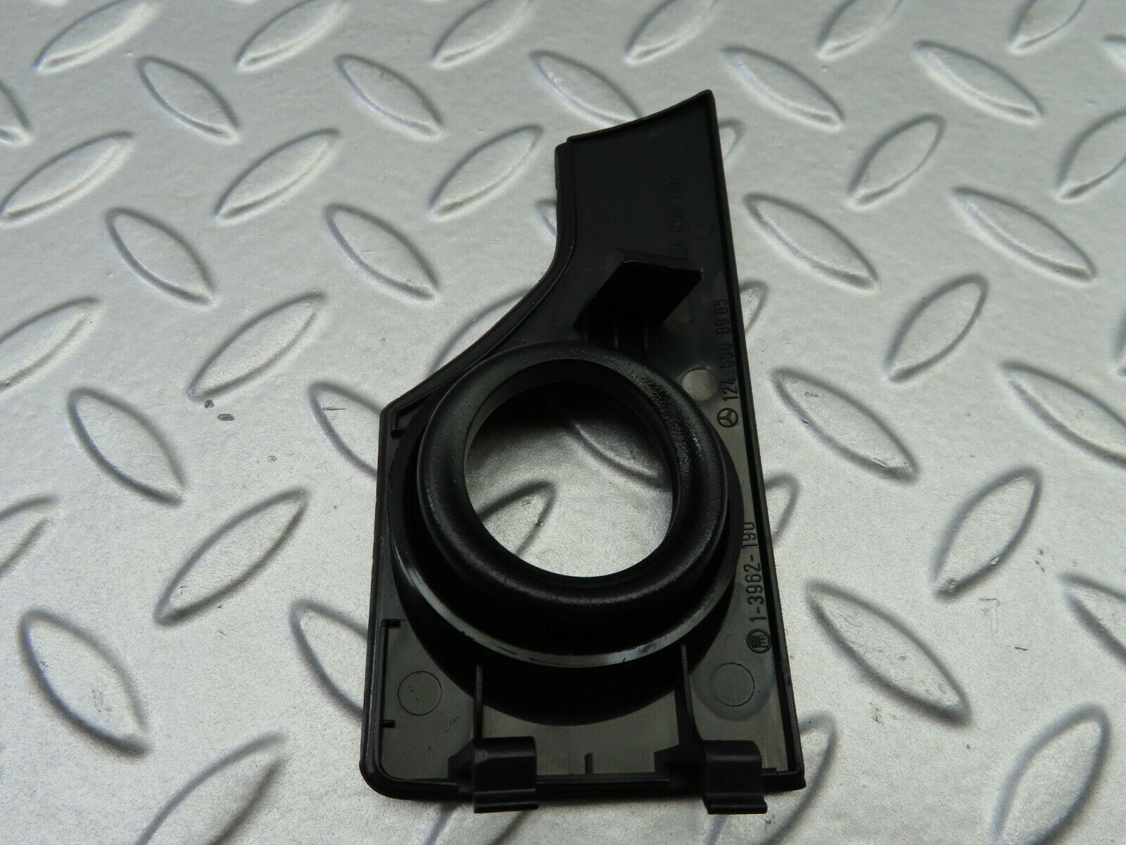 6539 Mercedes-Benz S124 E220 Wagon Ignition Switch Cover Surround 1246800165