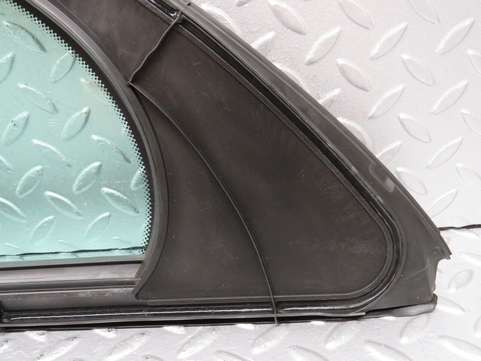 35169 Mercedes-Benz W221 Rear Right Quarter Window Glass 2217350224