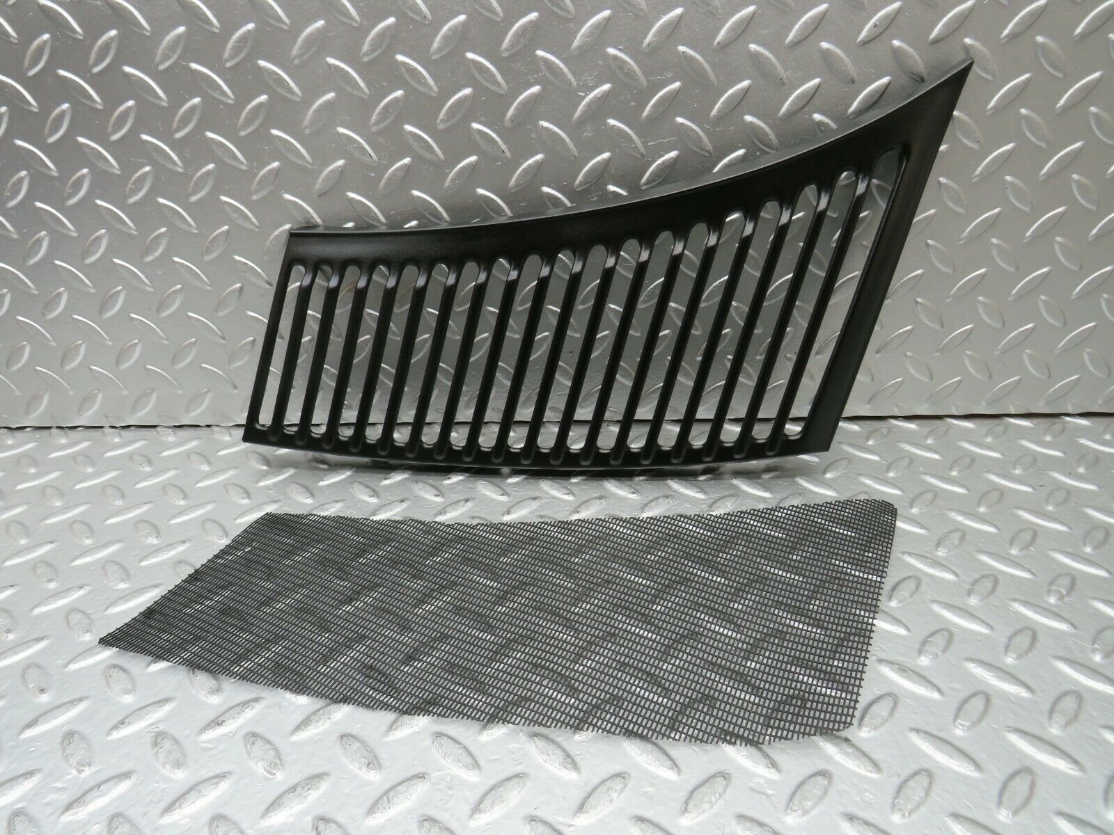 22994 Mercedes-Benz C107 450SLC Coupe Air Intake Grill Left Side