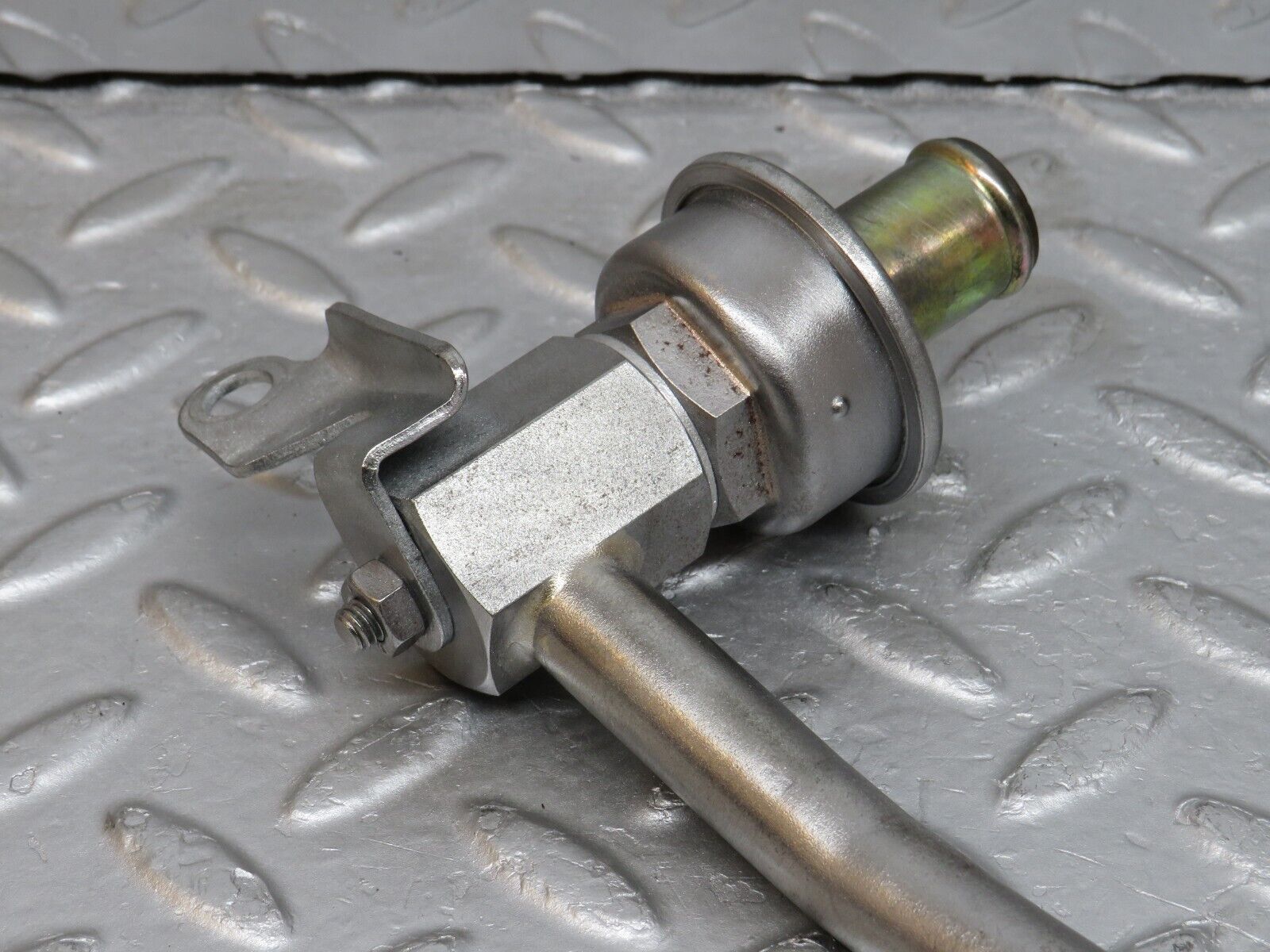 38116 Mercedes-Benz A124 320E Cabriolet EGR Valve Pipe 0001407860