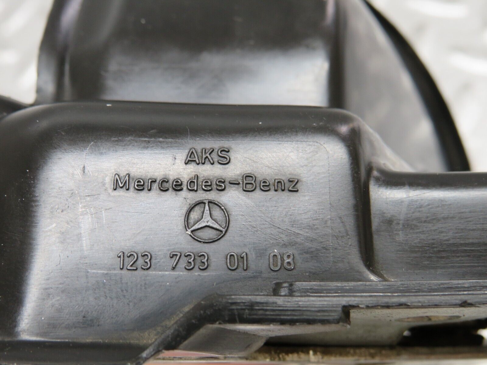 29670 Mercedes-Benz W123 230E Rear Left Door Lock Mechanism 1237230108