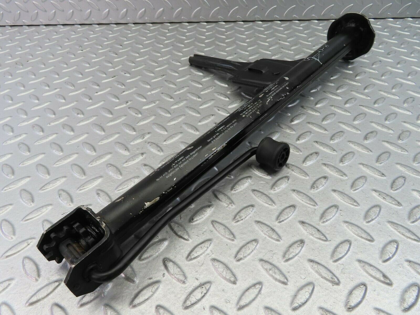 9724 Mercedes-Benz C124 300CE Coupe Car Jack 1245830315