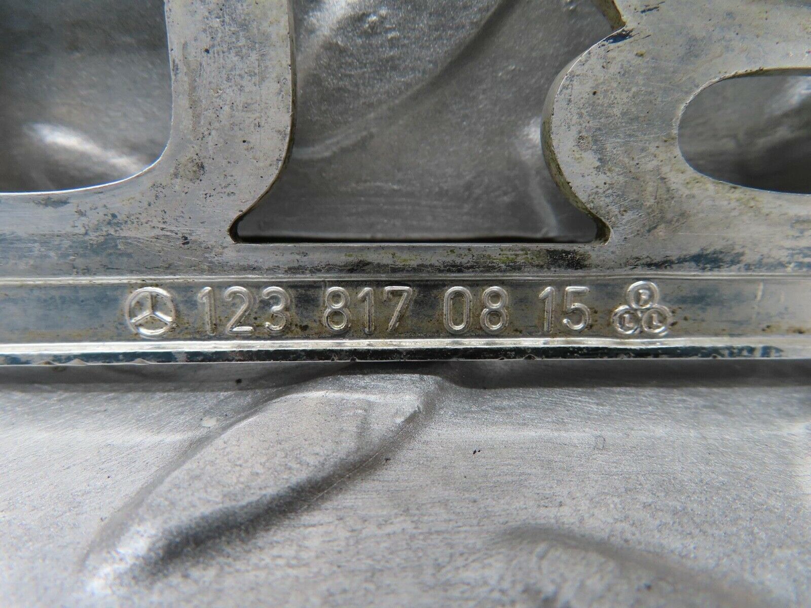 15933 Mercedes-Benz W123 280E Trunk Badge Logo Emblem 1238170815