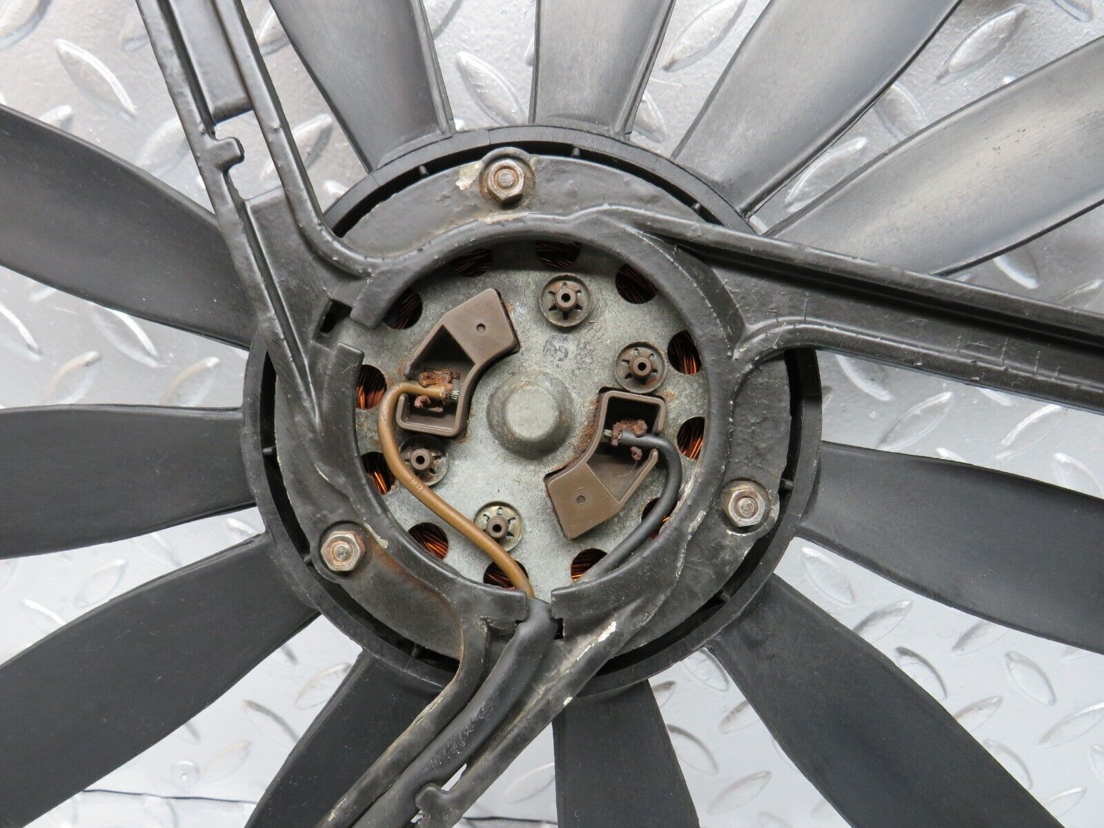 31199 Mercedes-Benz S124 220TE Wagon Cooling Fan Bosch 0005007193