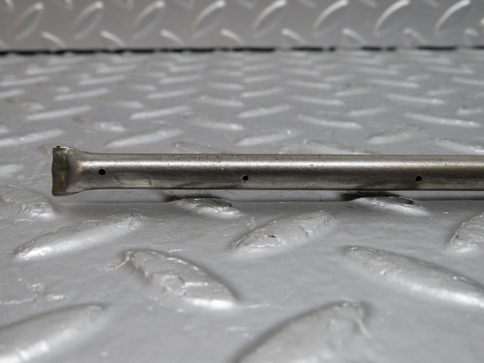 32274 Mercedes-Benz C123 240D Coupe Camshaft Oil Tube