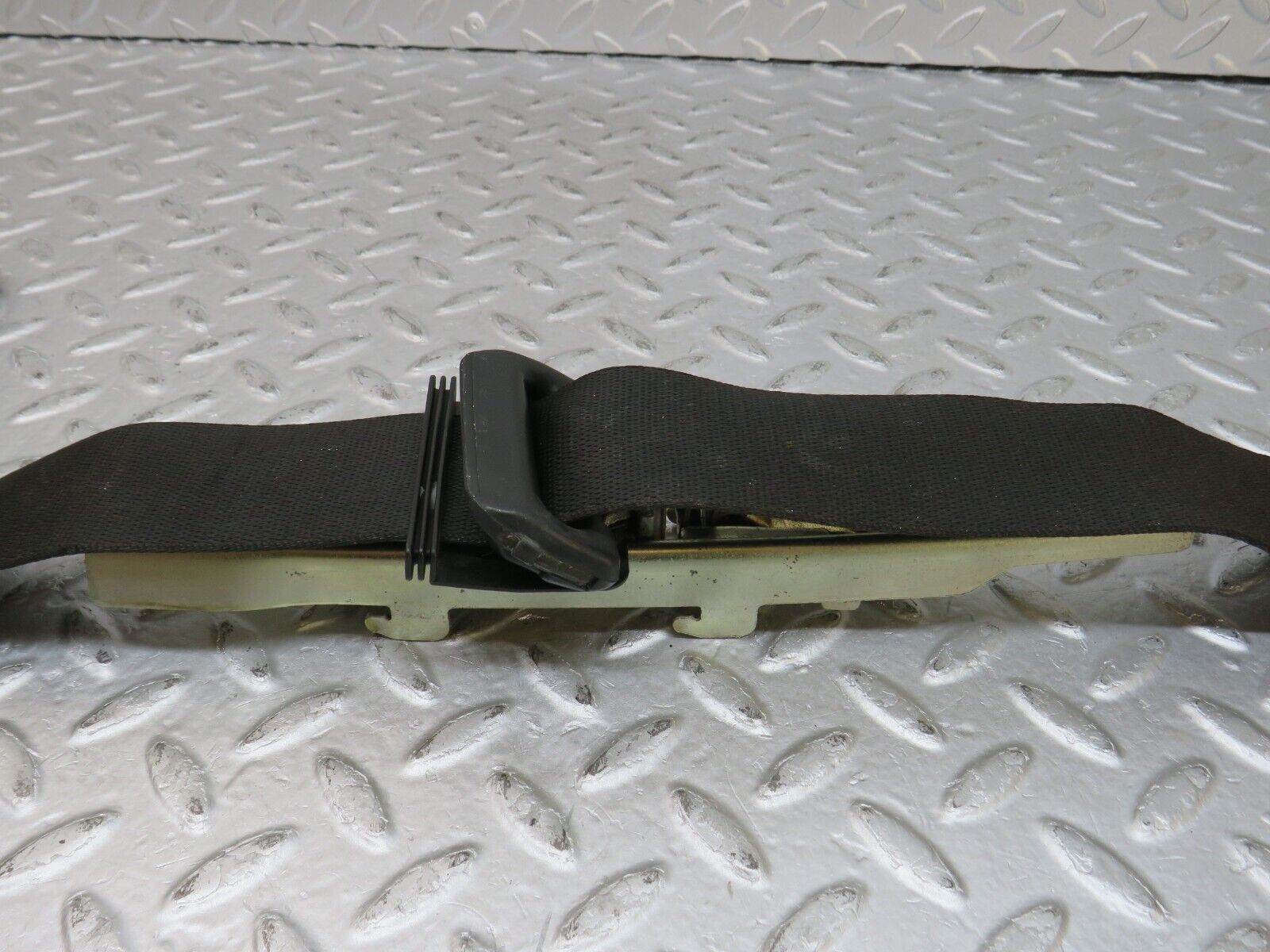 36318 Mercedes-Benz W126 420SE Front Left Seat Belt 1268604993 1268680011