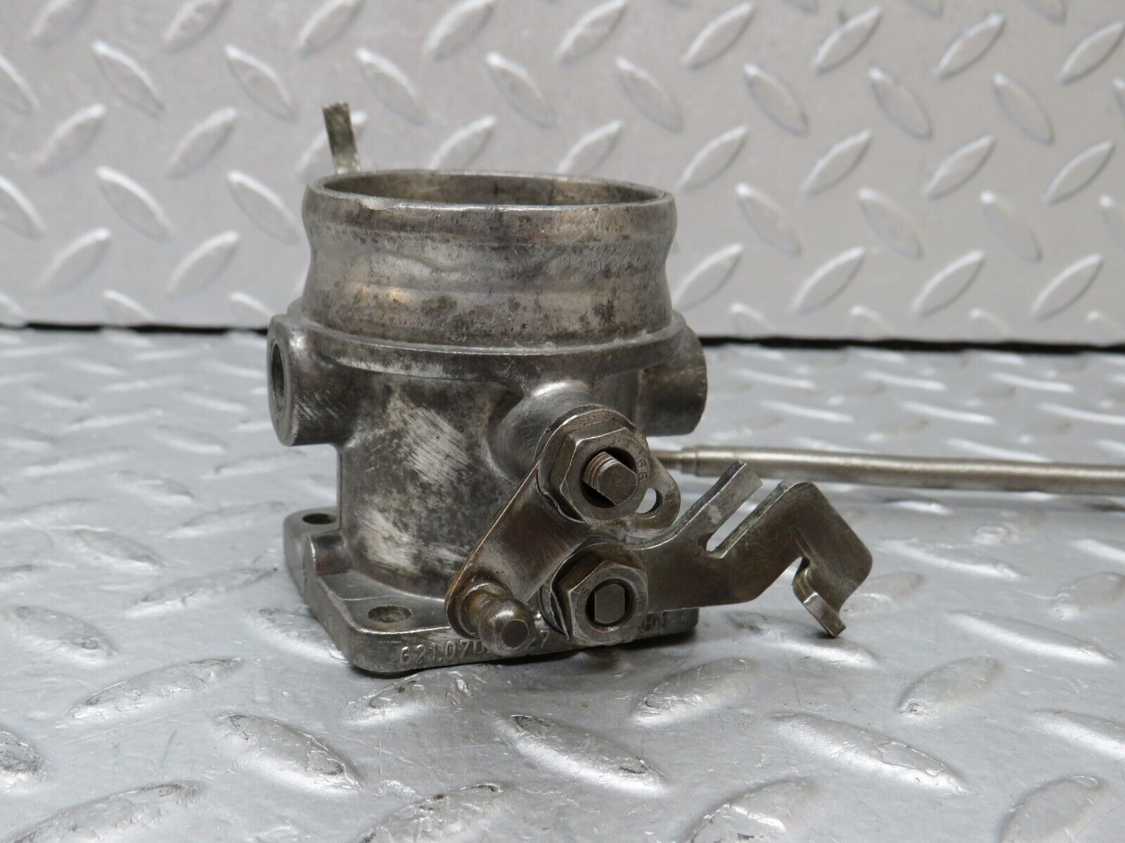 35949 Mercedes-Benz 240D OM616.912 Throttle Body Valve 6210700727