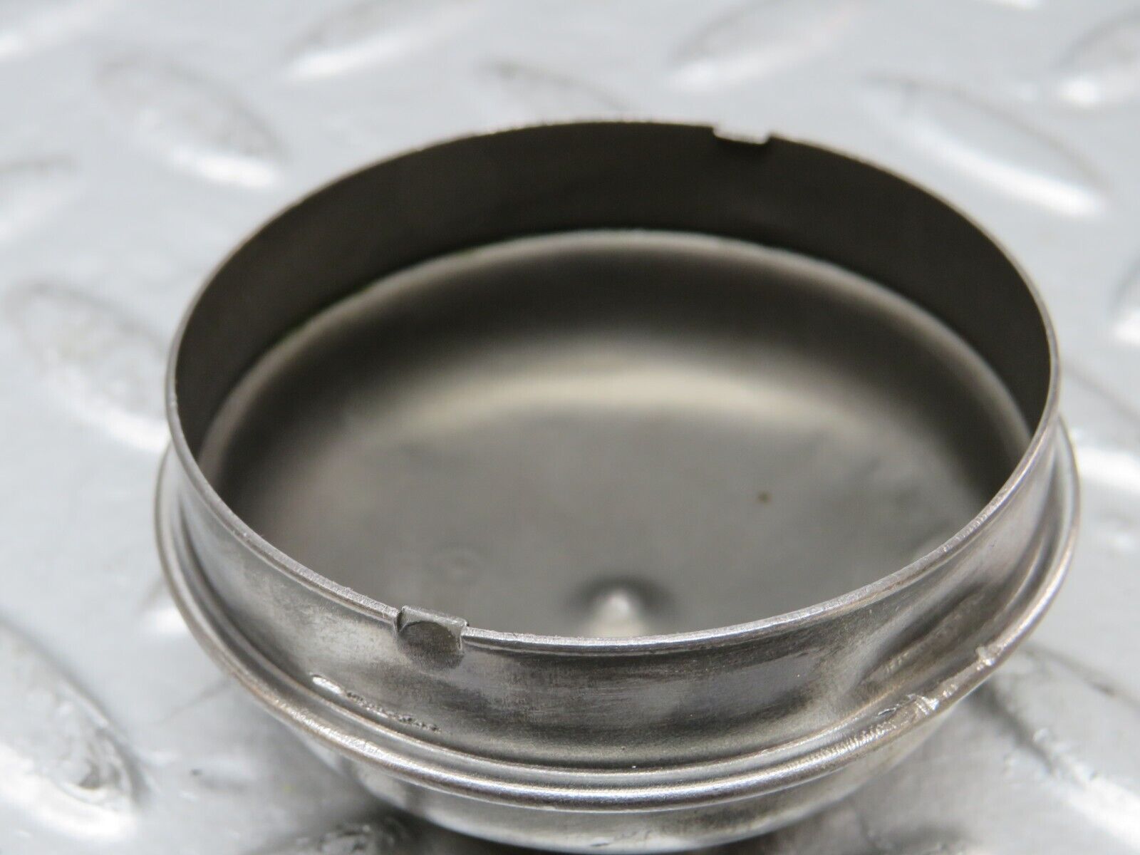 25654 Mercedes-Benz W124 280E Wheel Hub Locking Cap