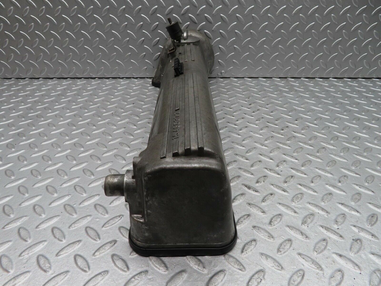 16730 Mercedes-Benz C107 380SLC Cylinder Head Valve Cover Right 1170160105