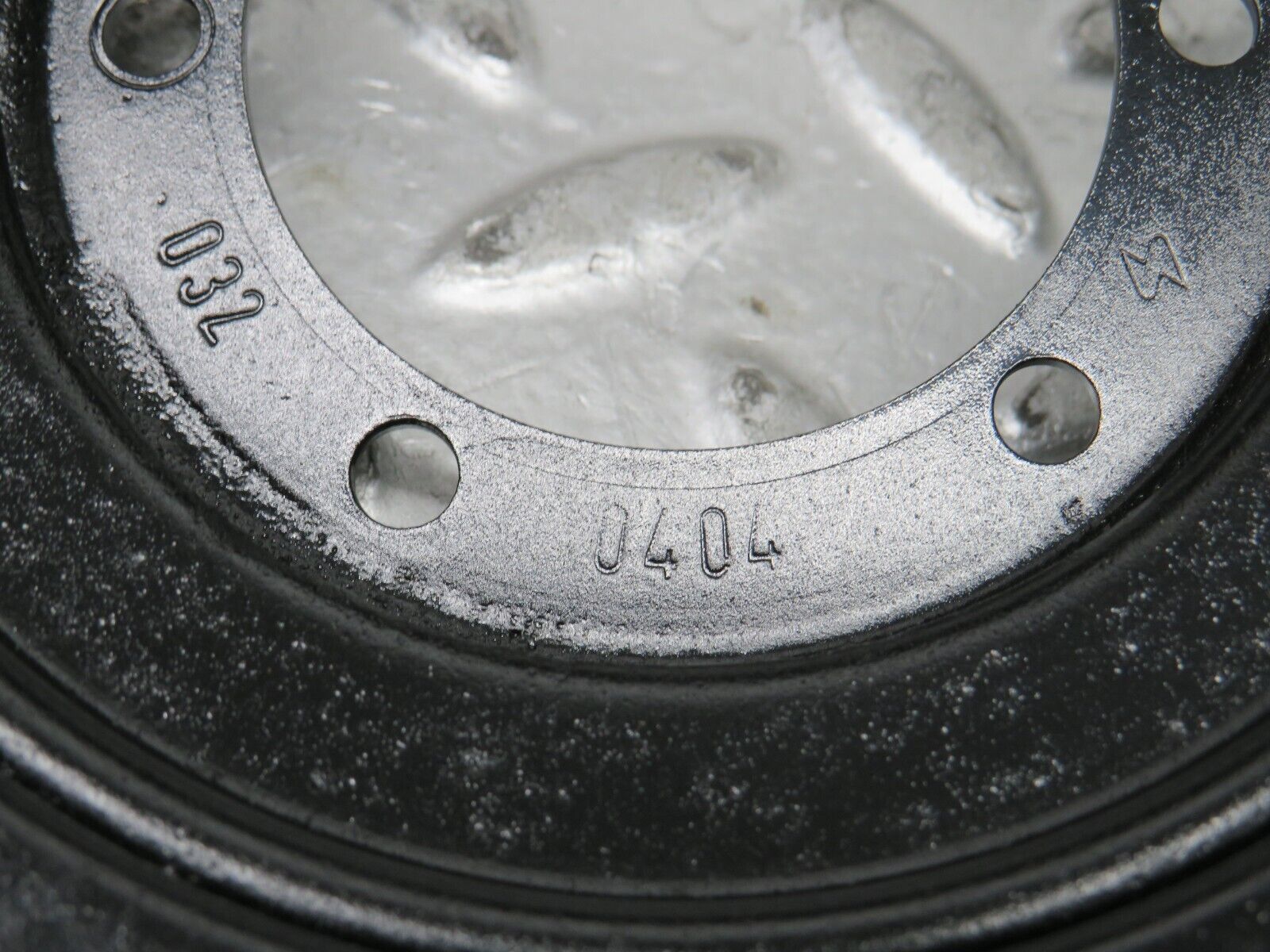 28761 Mercedes-Benz W123 230E Crankshaft Pulley 1020320404