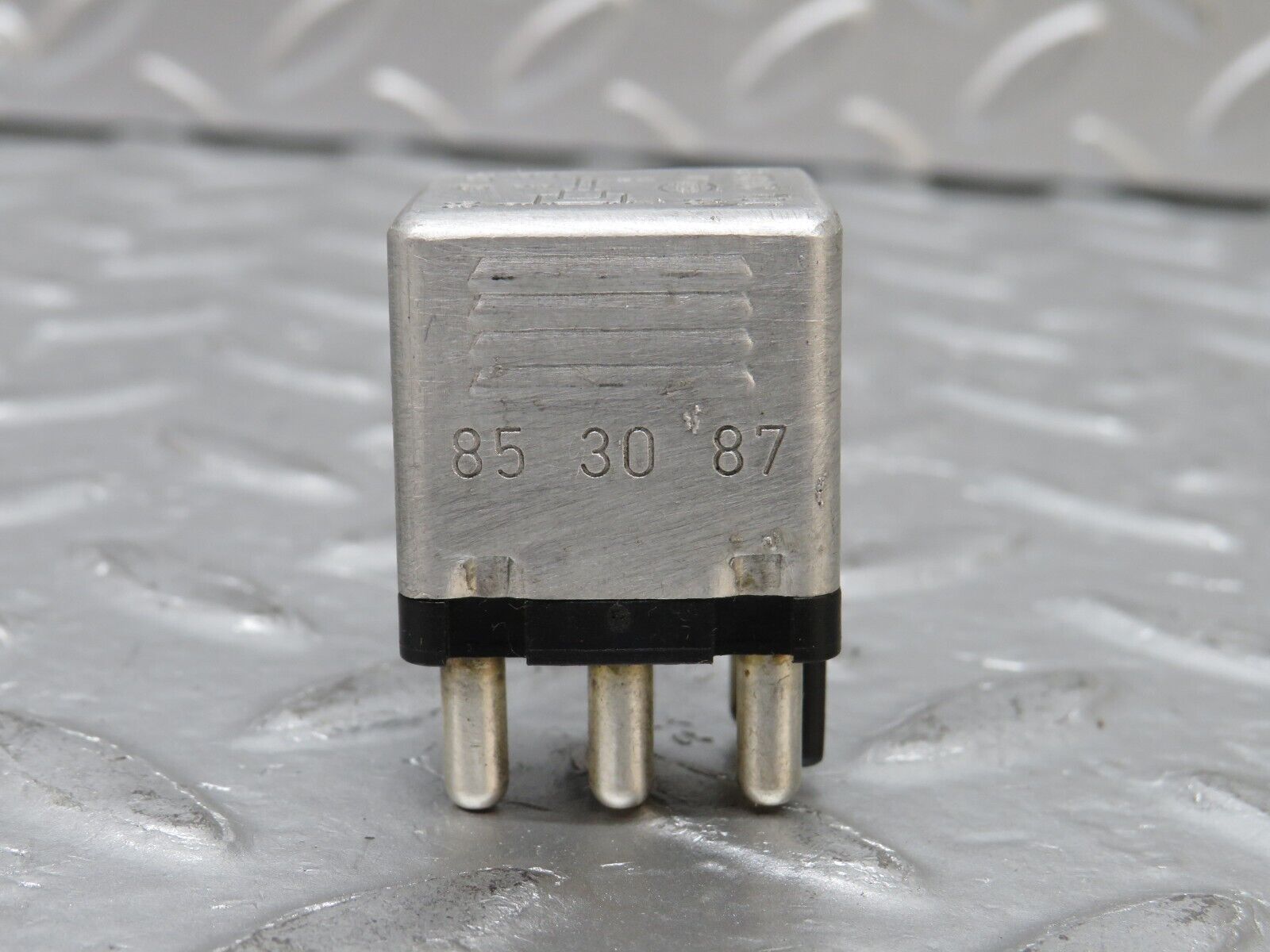 32472 Mercedes-Benz S124 300TE Wagon Multi Purpose Relay 0015420219