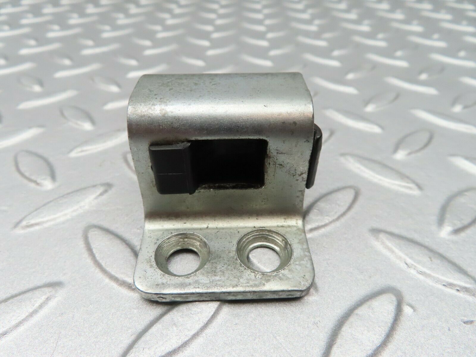 3722 Mercedes-Benz S123 200T Wagon Door Lock Latch Left Side