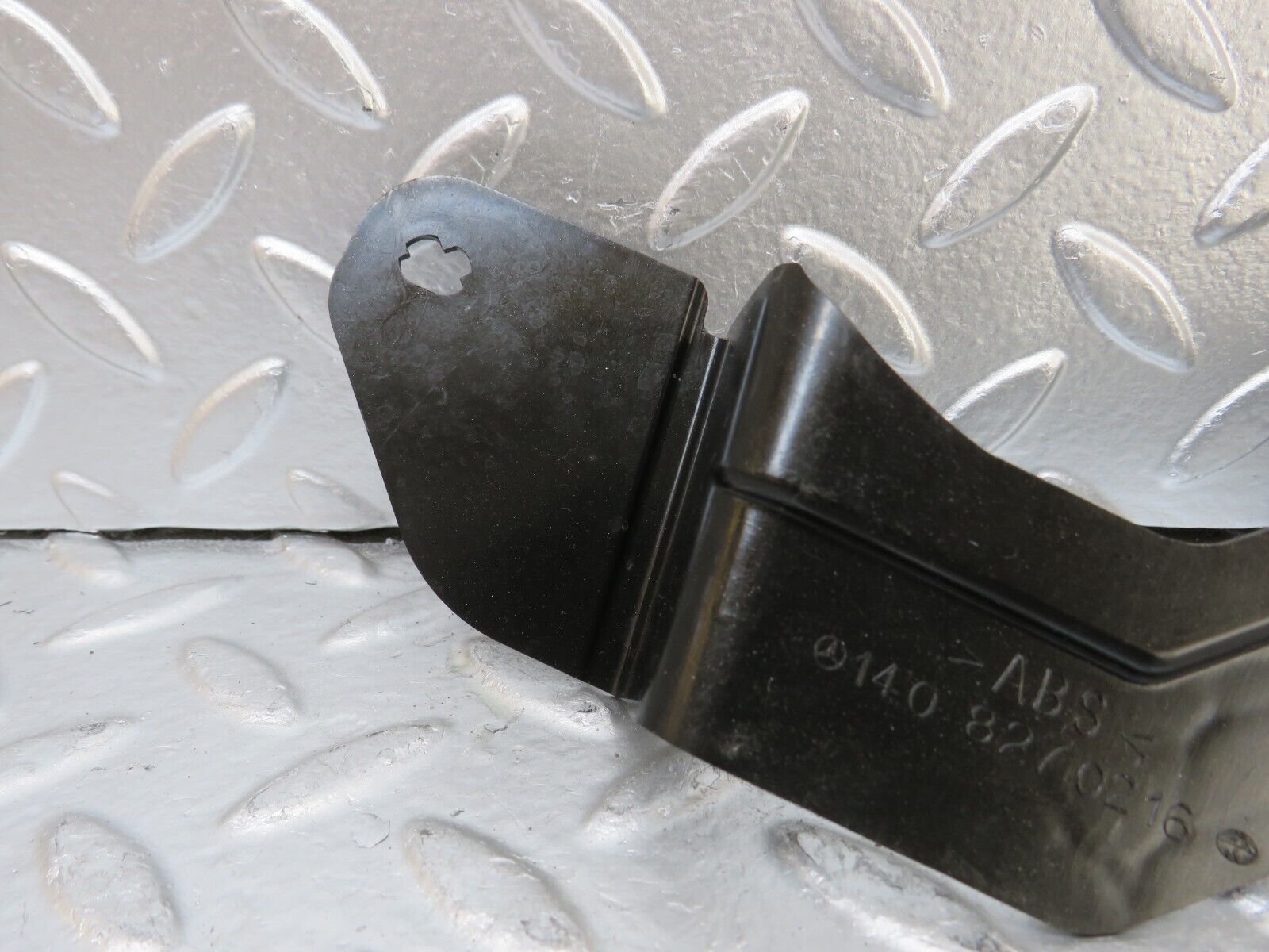 25037 Mercedes-Benz W140 S320 Door Speaker Bracket Right 1408270216