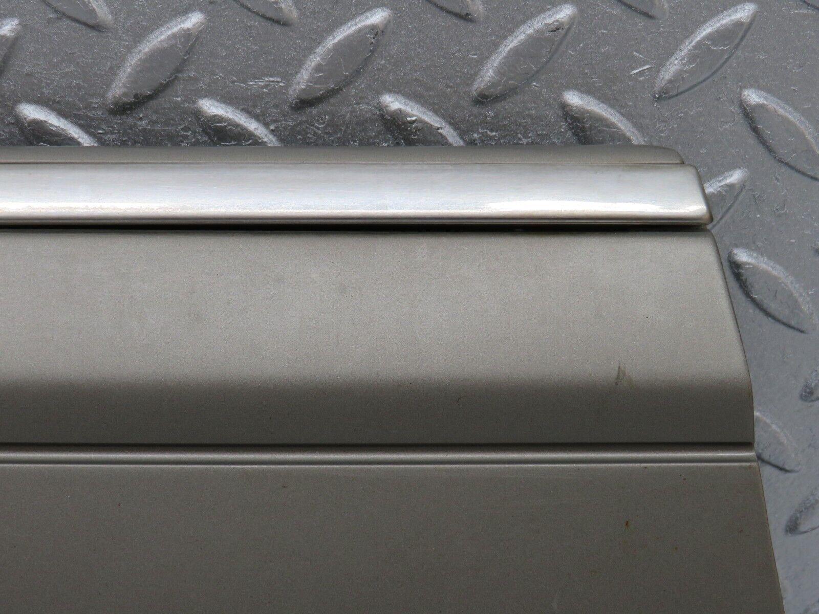 35968 Mercedes-Benz W126 420SE Front Left Fender Wing Moulding Trim 1266903540