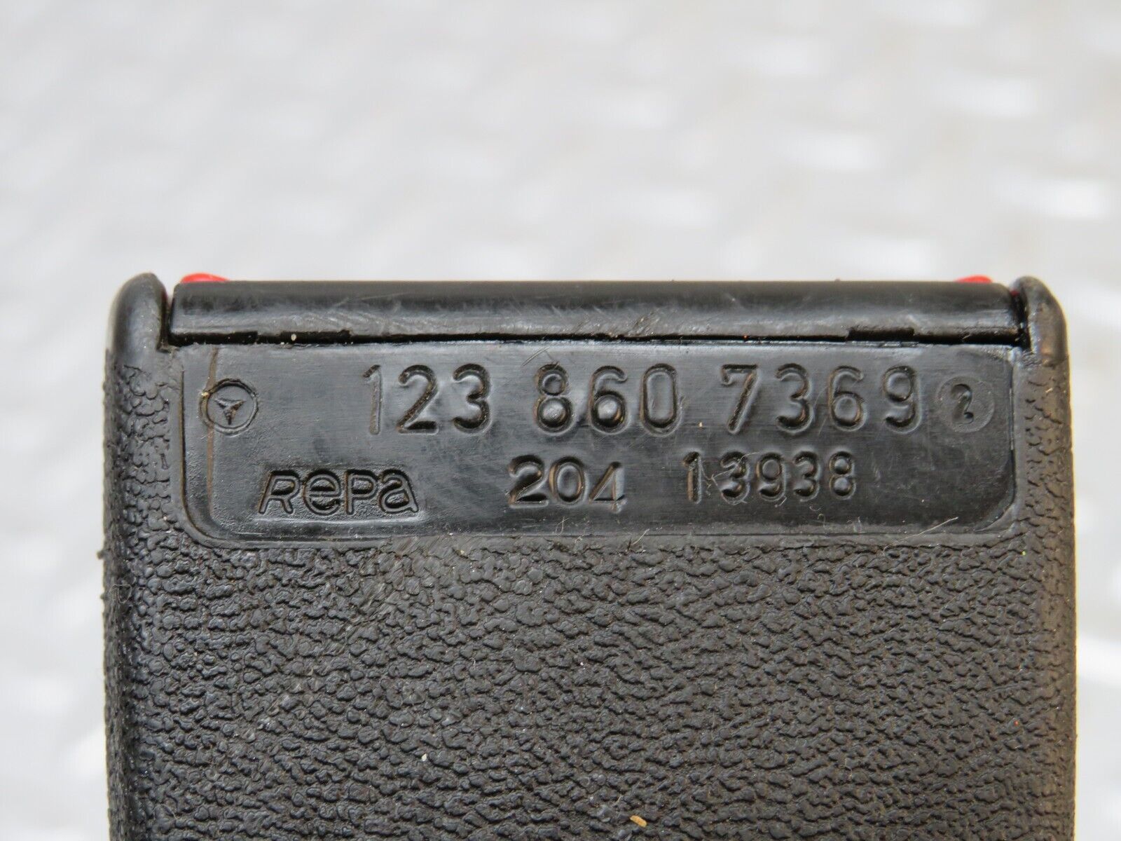 0601 Mercedes-Benz W123 230E Seat Belt Buckle Rear 1238607369