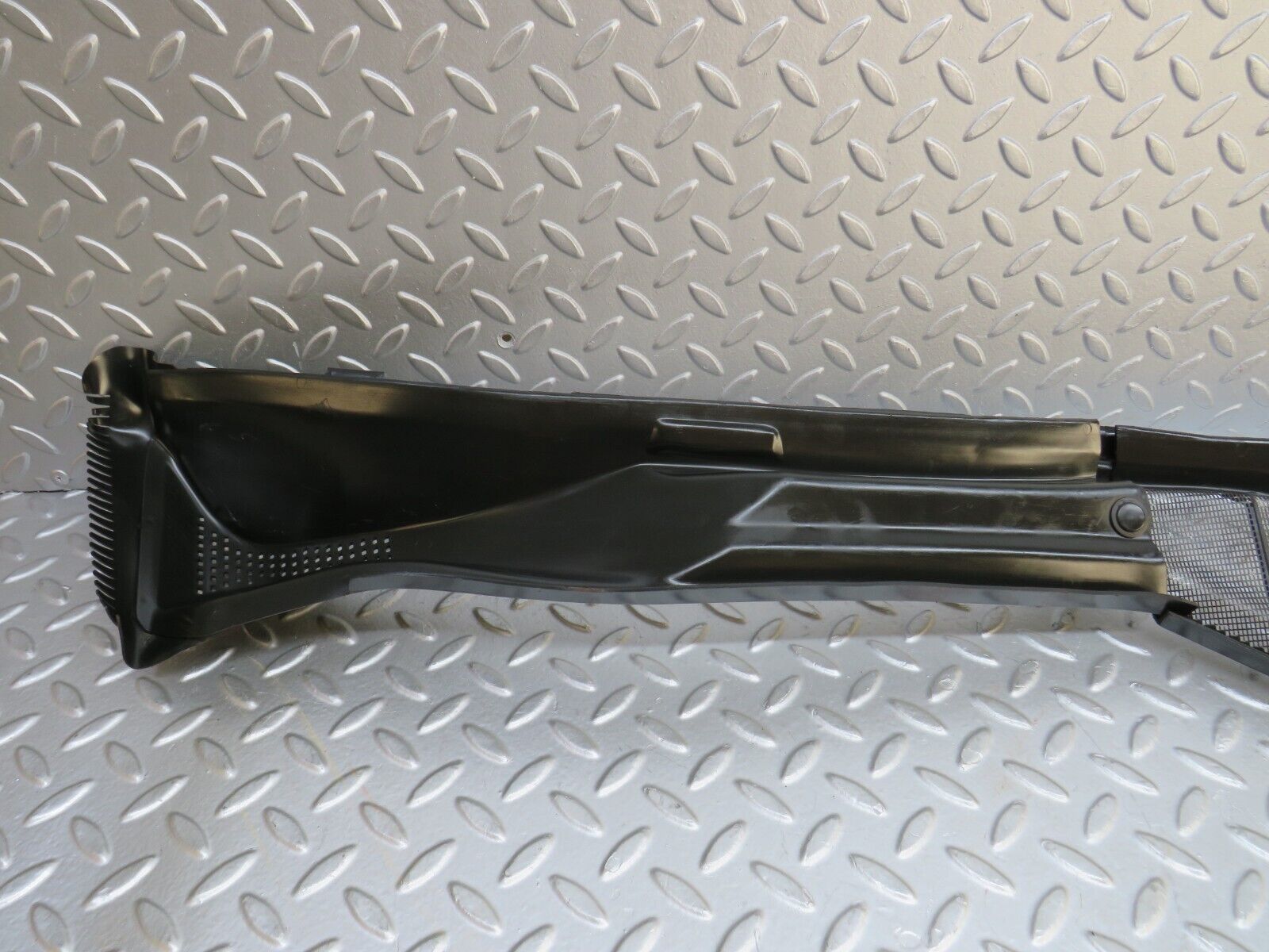 37031 Mercedes-Benz C126 420SEC Coupe Water Drain 1268300813 1268300713