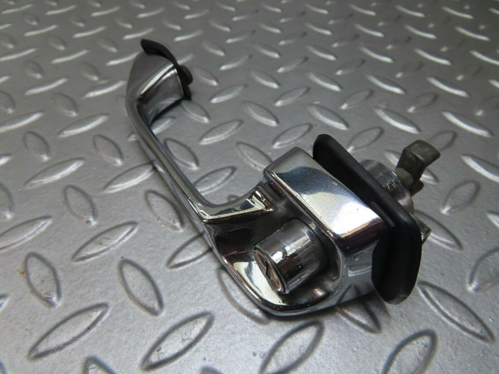 8737 Mercedes-Benz W115 Chrome Door Handle Front Right No Key 1157660201