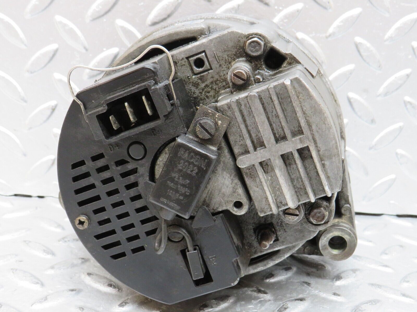 28392 Mercedes-Benz S123 240D Wagon Alternator Generator Motorola 0071541202