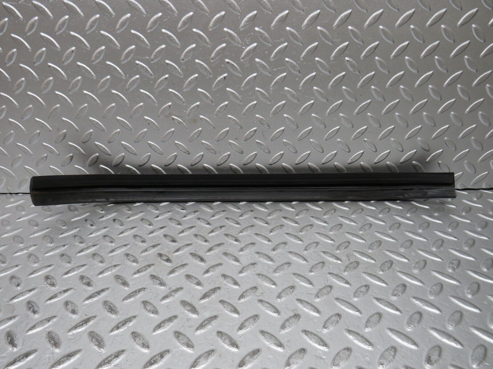 28875 Mercedes-Benz W123 230E Front Bumper Rubber