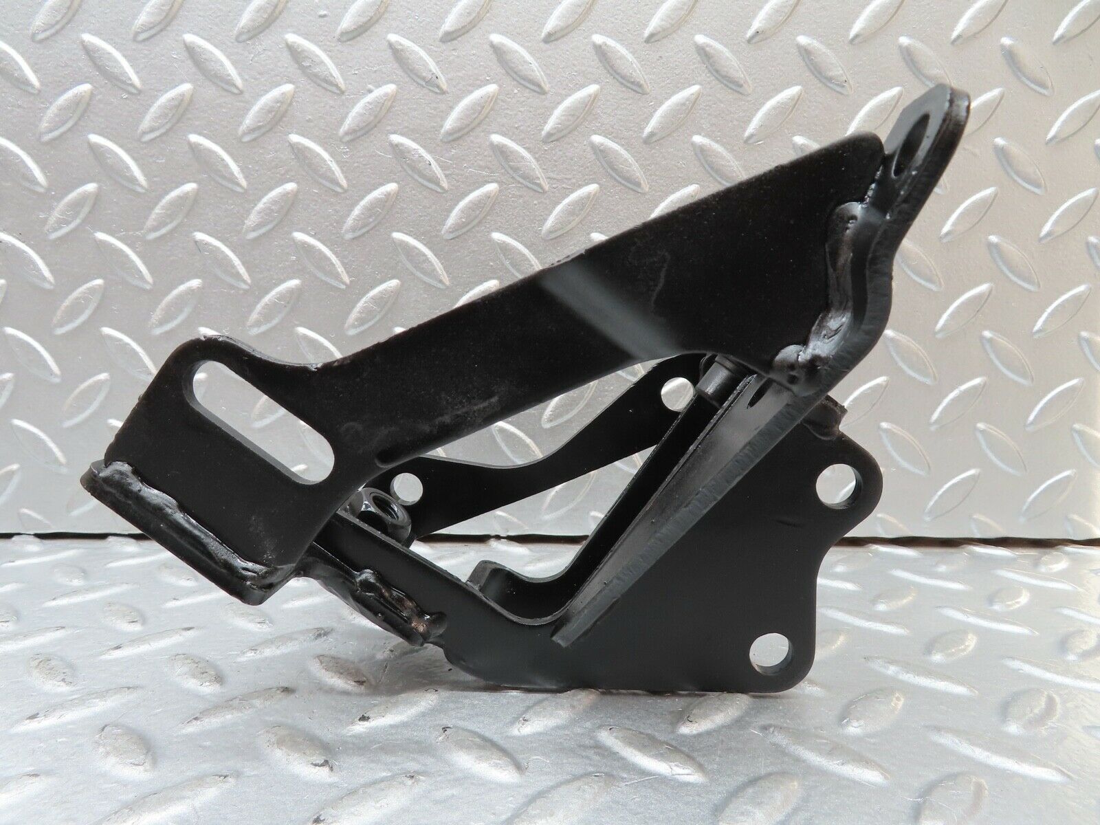 20361 Mercedes-Benz W114 280CE Coupe Power Steering Pump Bracket