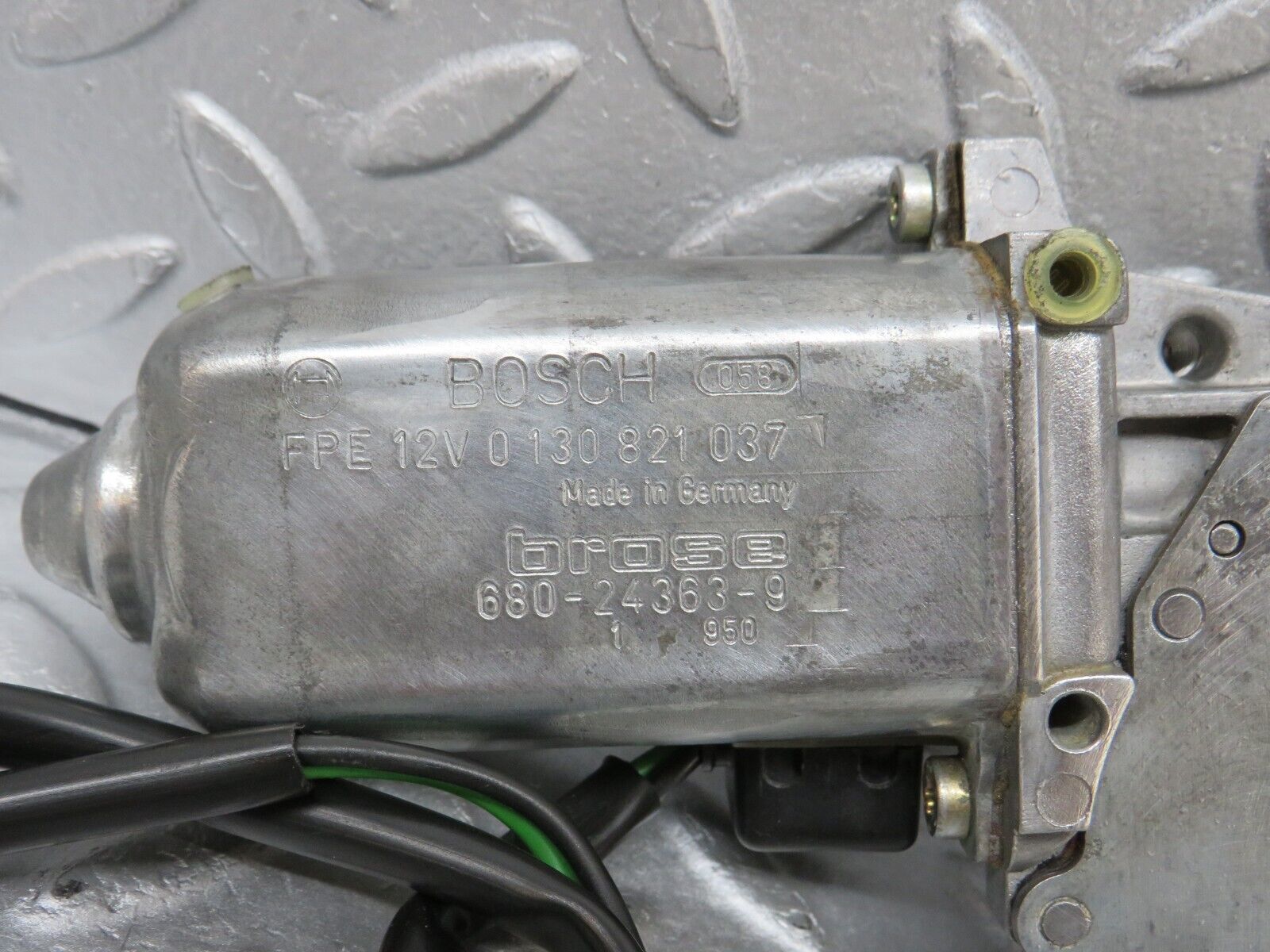 36155 Mercedes-Benz W126 420SE Rear Left Window Regulator Motor 0130821037