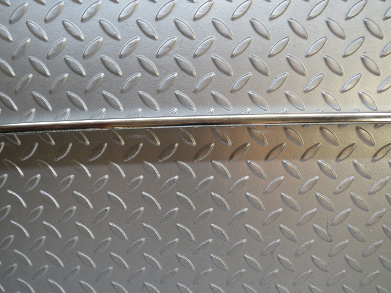 37028 Mercedes-Benz C126 420SEC Coupe Roof Chrome Trim Right Side