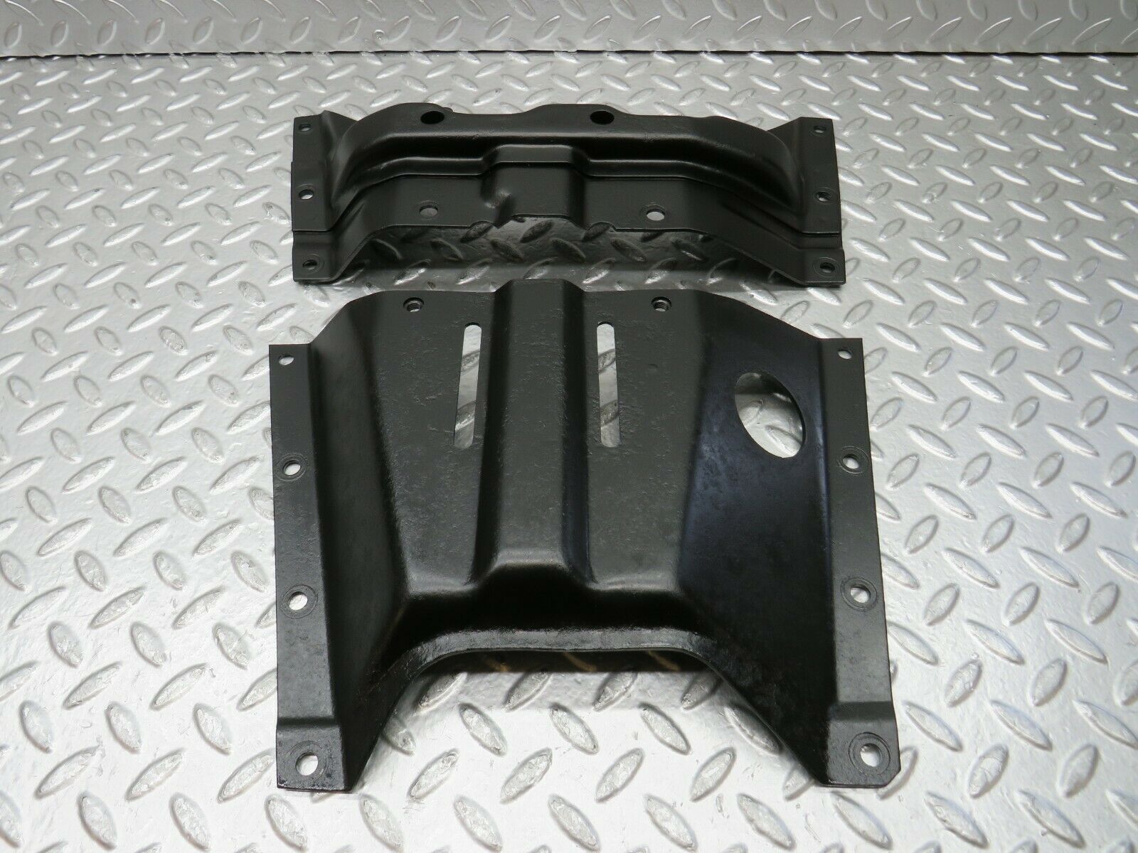 22865 Mercedes-Benz C107 450SLC Coupe Gearbox Mount Bracket Holder