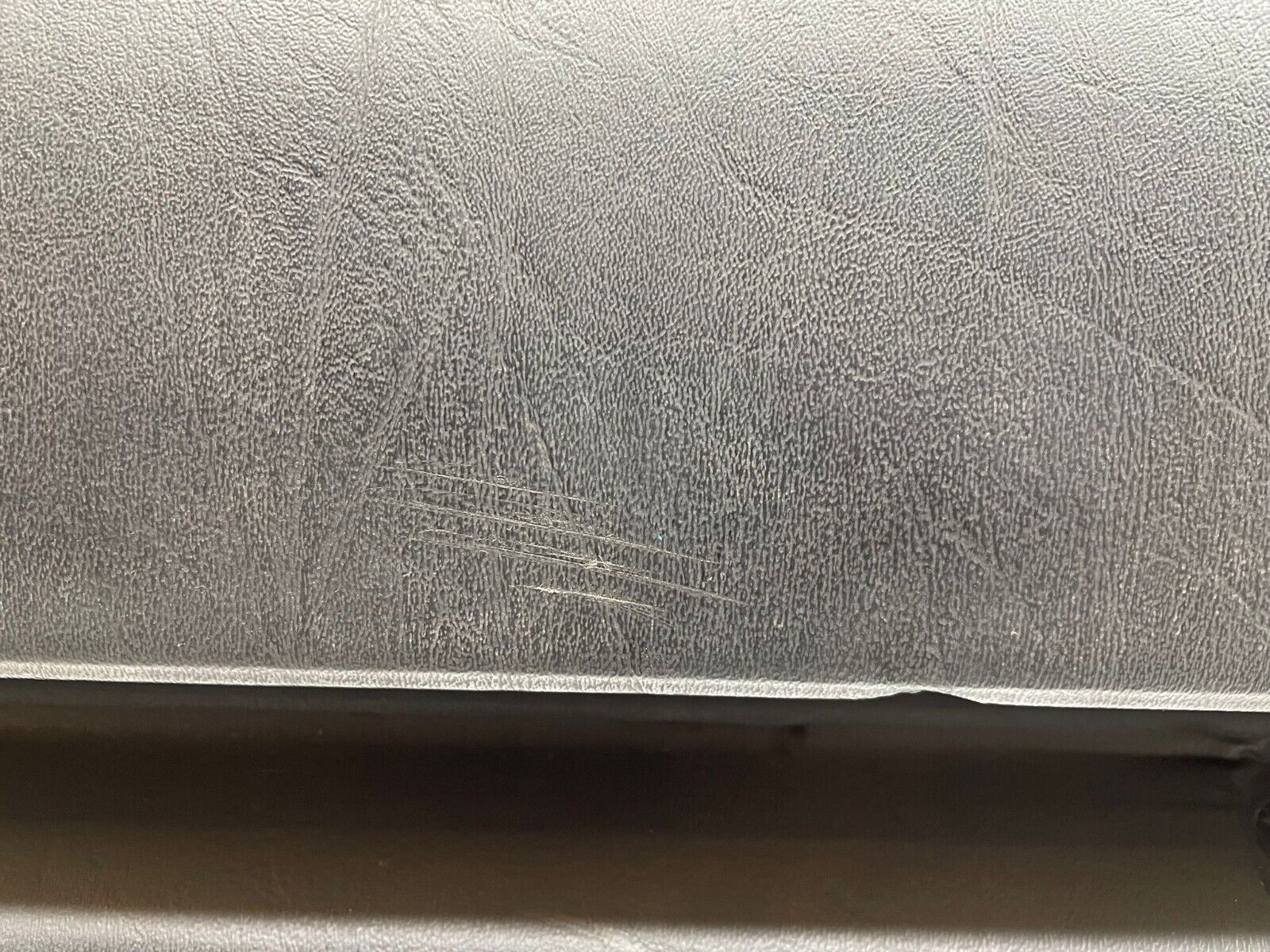 37966 Mercedes-Benz A124 320E Cabriolet Dashboard Black