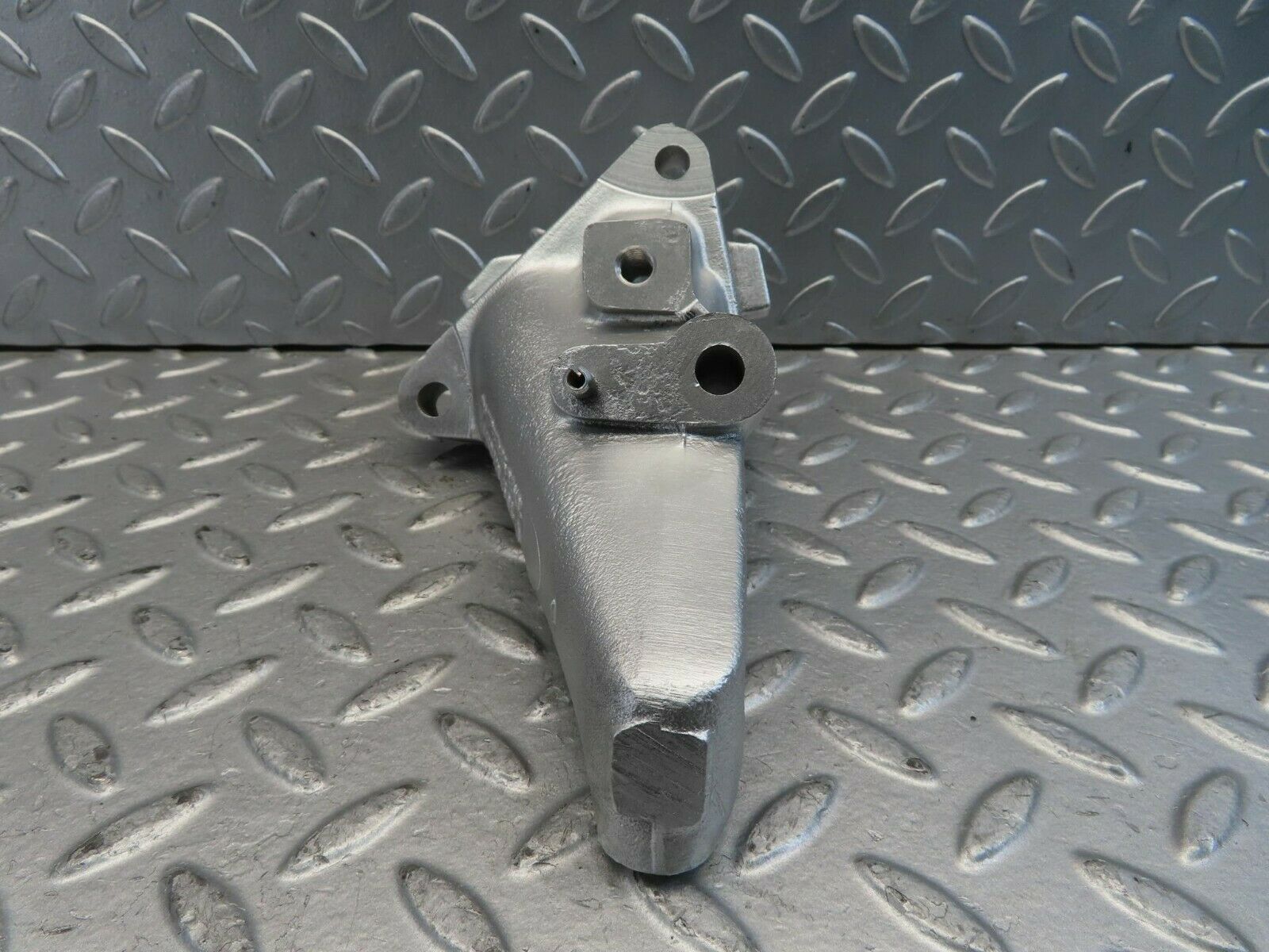 11474 Mercedes-Benz C123 230CE Coupe Engine Mount Bracket Left Side 1022230504