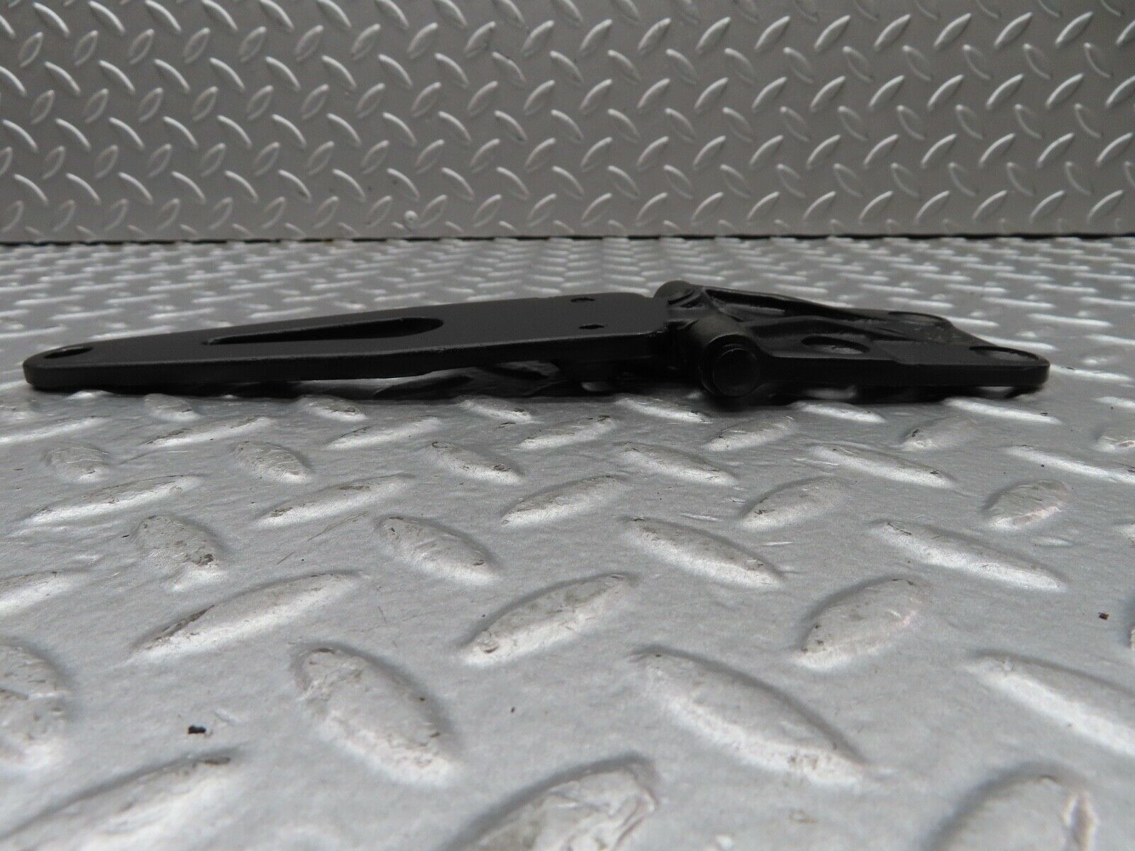 18224 Mercedes-Benz W111 220SE Coupe Left Door Hinge 1117235041