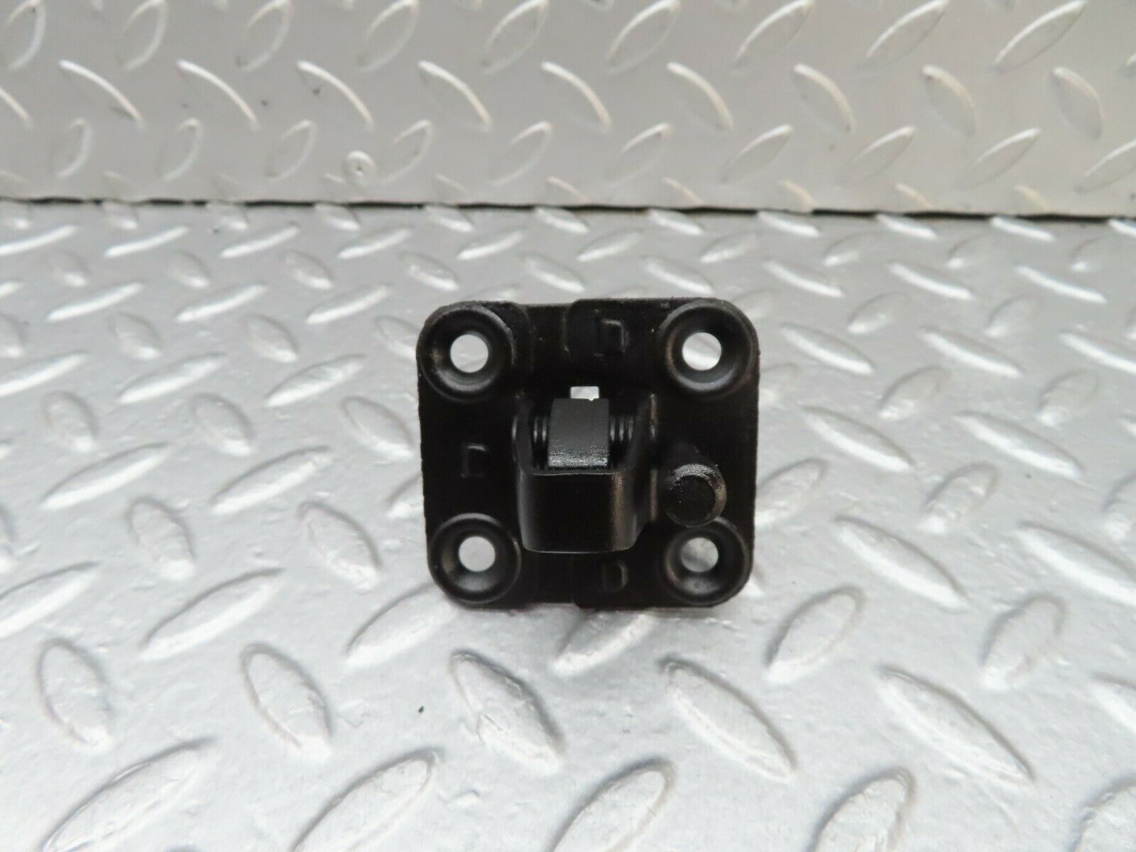 17990 Mercedes-Benz W123 200 Bonnet Lock Catch