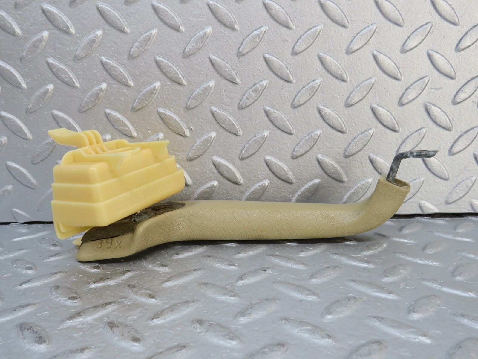 36721 Mercedes-Benz W201 190E 2.0L Interior Door Handle Beige Left 2018100351 2017200128