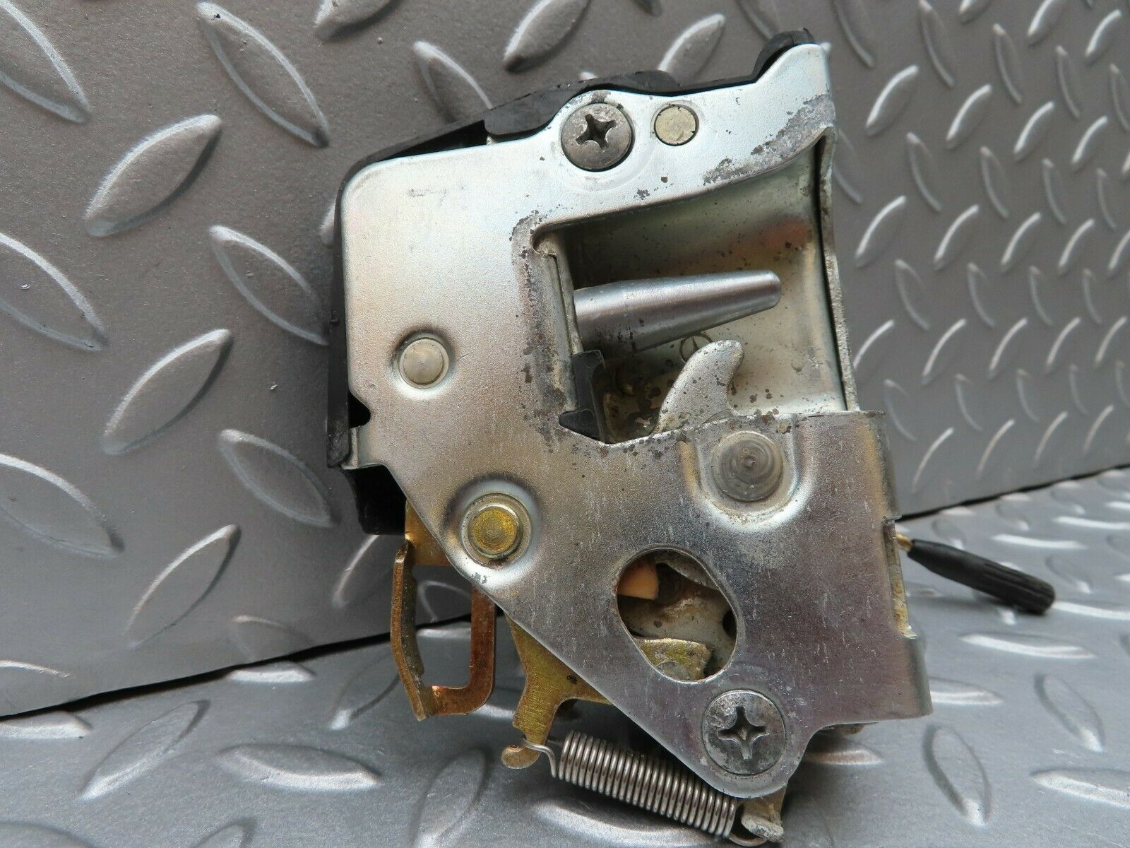 3704 Mercedes-Benz S123 200T Wagon Front Left Door Lock Mechanism 1237230108