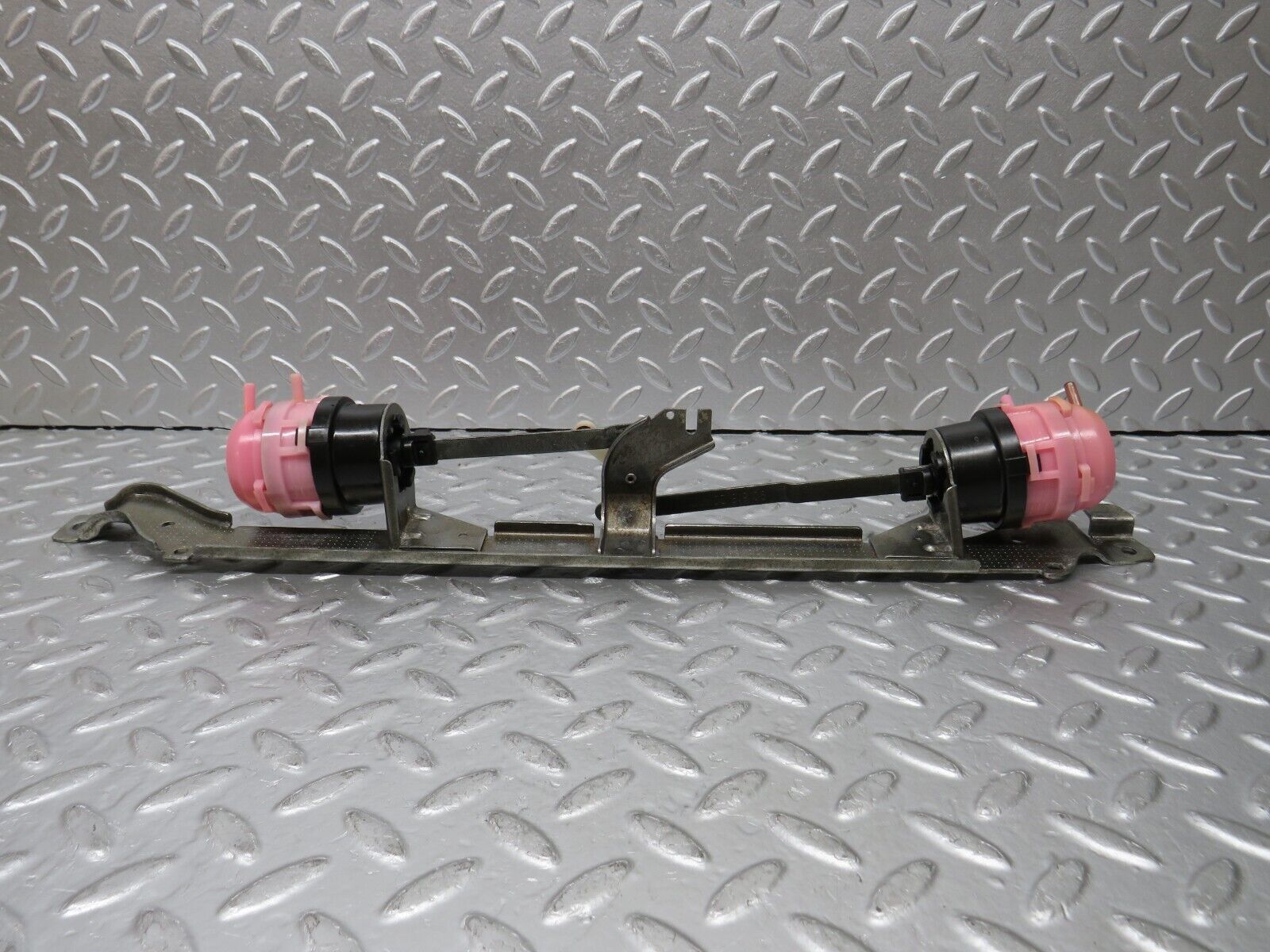 32779 Mercedes-Benz S124 300TE Wagon Heater Box Vacuum Actuator