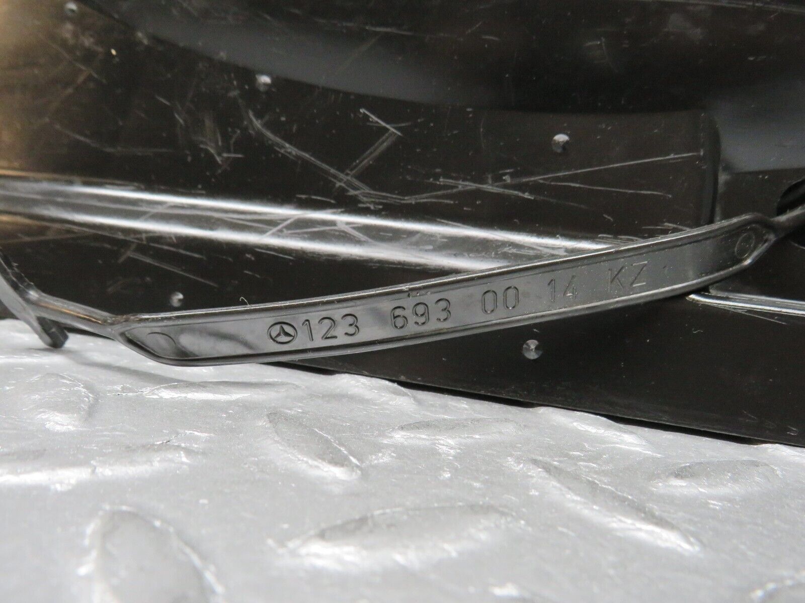 38231 Mercedes-Benz R129 280SL Coupe Trunk Boot Spare Wheel Cover Panel 1296903530 1236930014