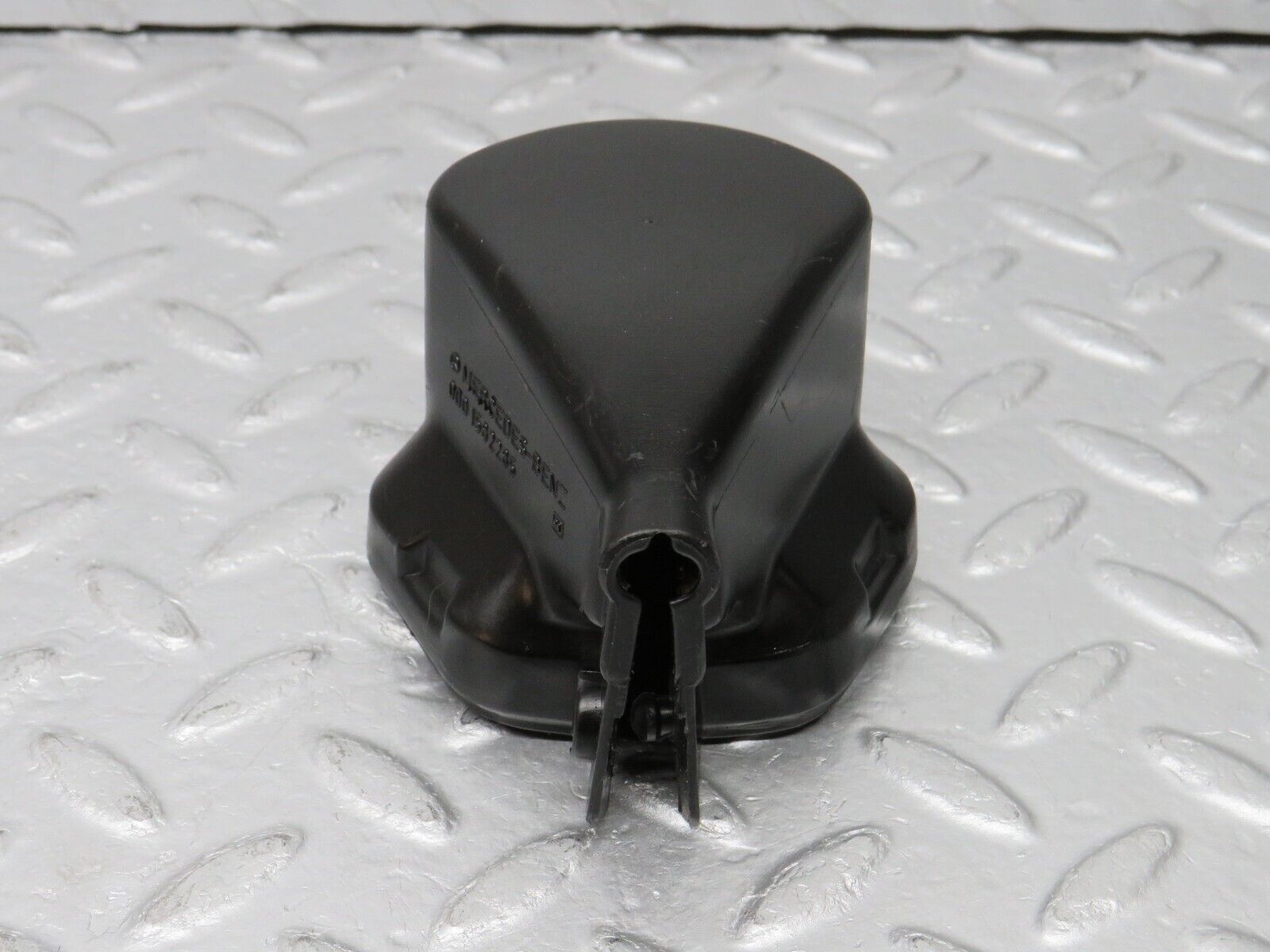 38861 Mercedes-Benz W201 190E 2.6L Ignition Coil Cover Cap 0001582285