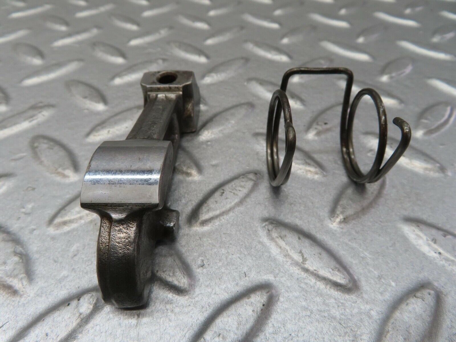 13370 Mercedes-Benz W111 230S Valve Rocker Arm With Retaining Spring