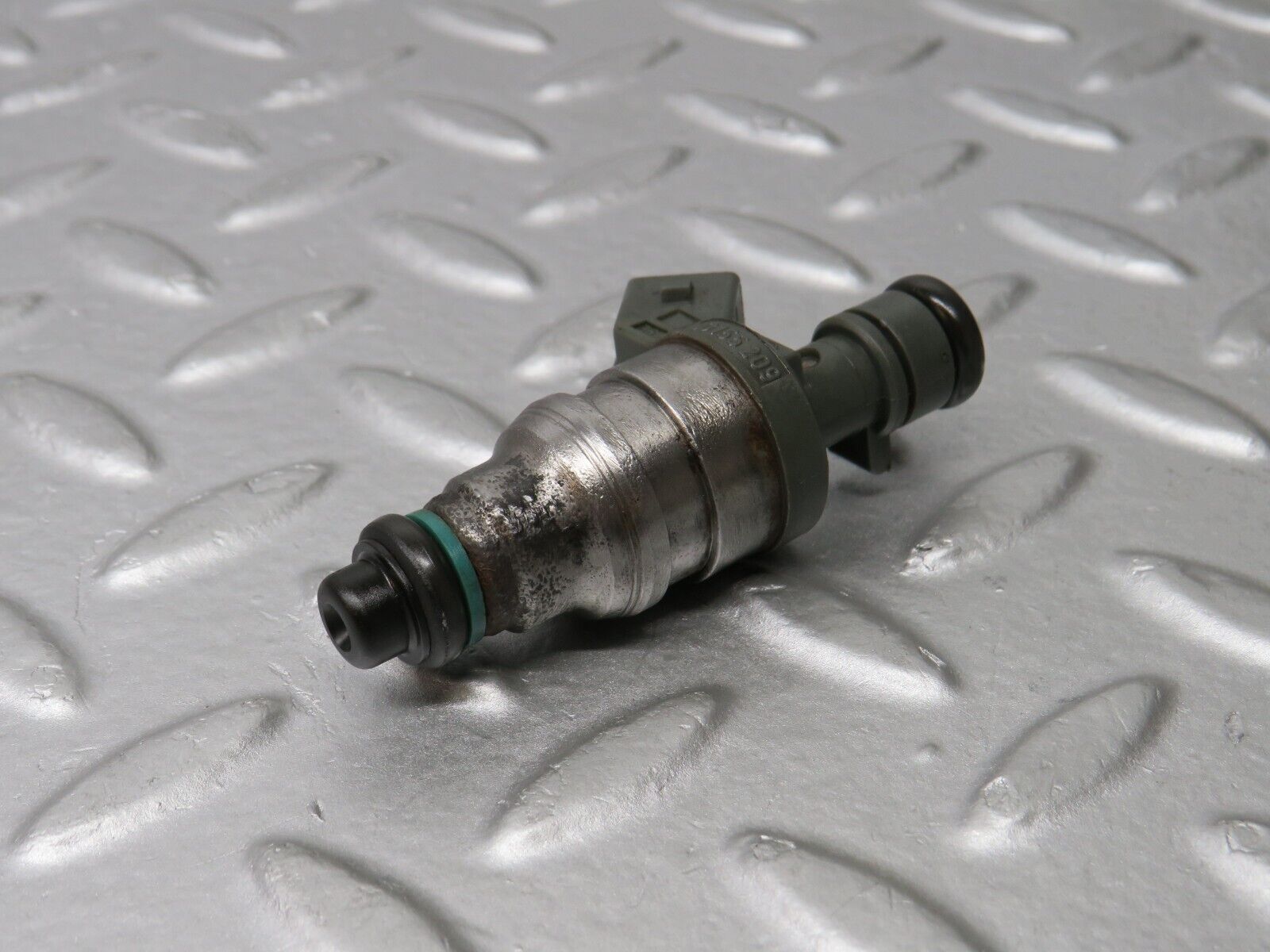 38144 Mercedes-Benz A124 320E Cabriolet Fuel Injector Bosch 0280155209 0000787323