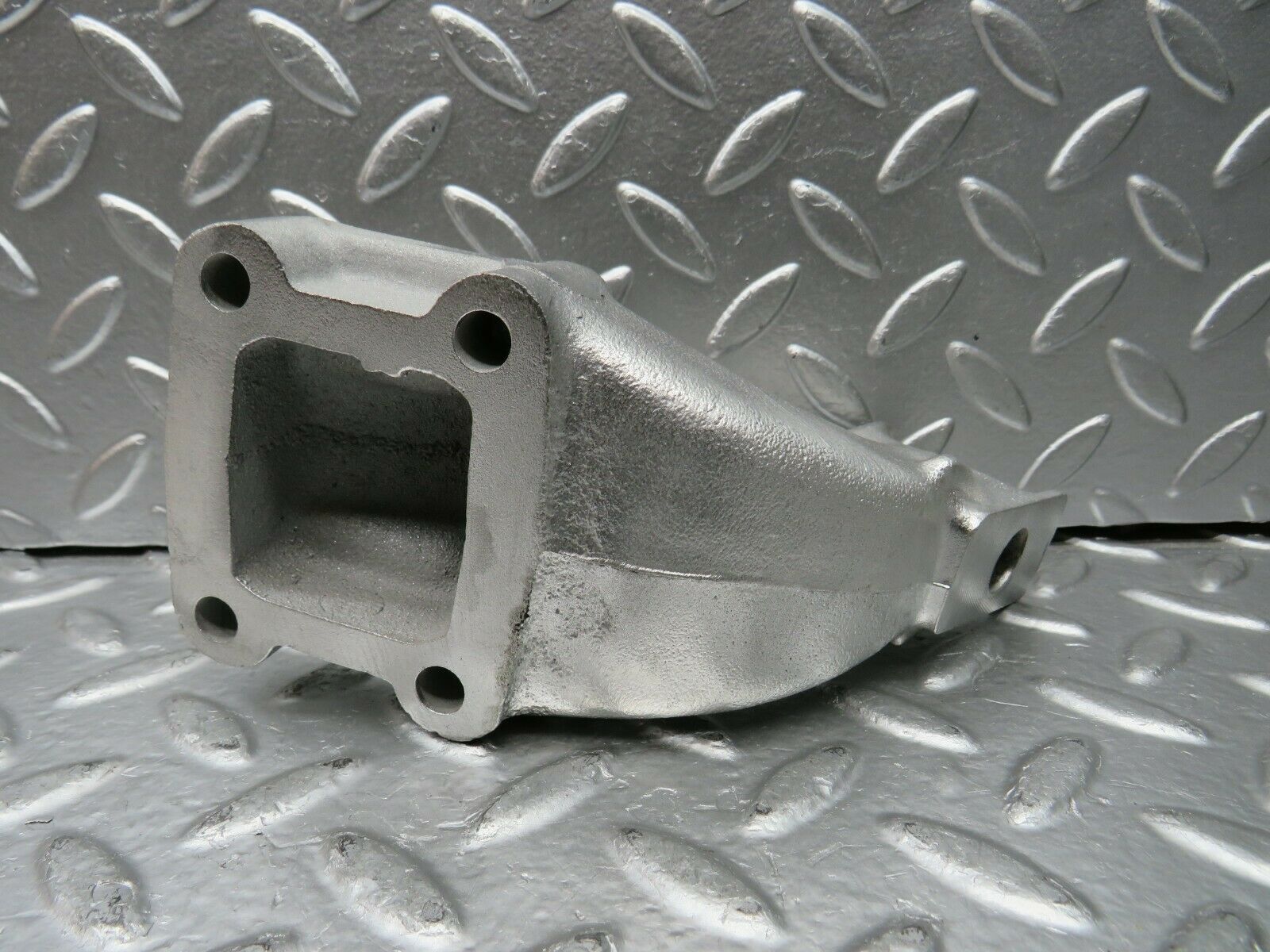 22833 Mercedes-Benz C107 450SLC Engine Mount Bracket Left Side 1162234604