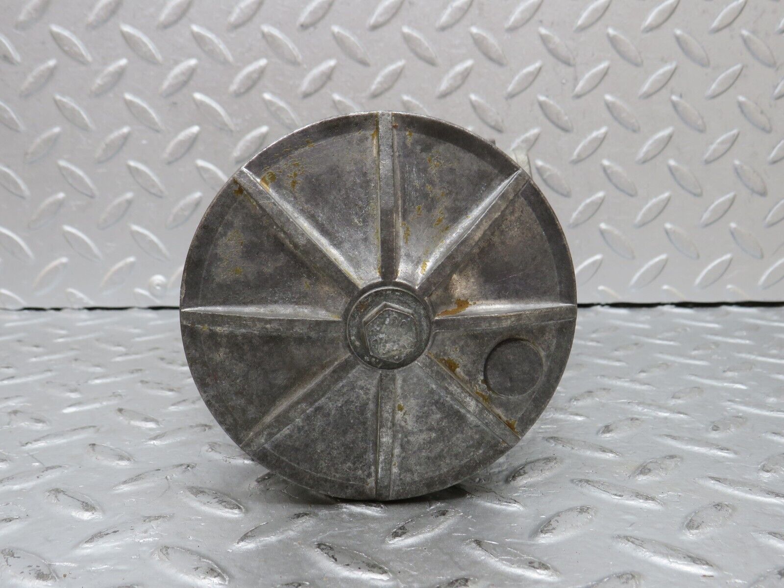 36333 Mercedes-Benz W126 420SE Oil Filter Housing 1171802611 1171840008