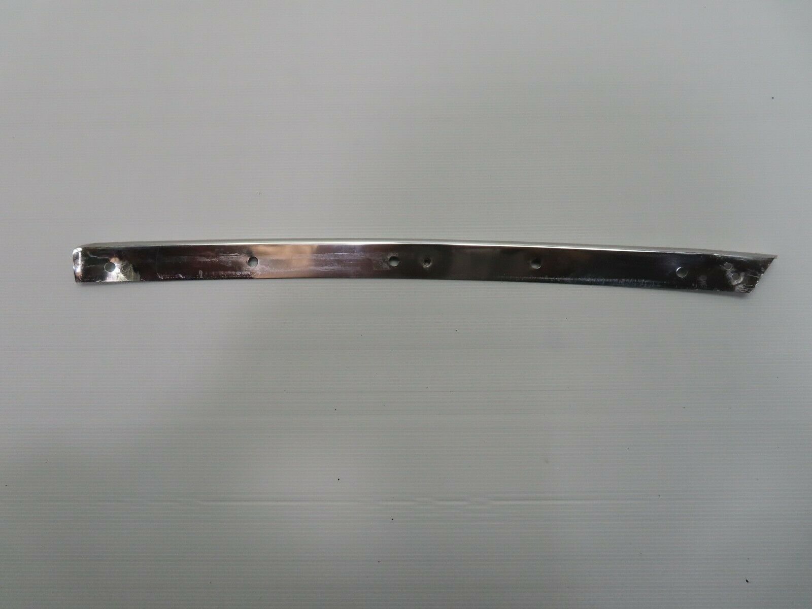 7175 Mercedes-Benz C107 350SLC Coupe Roof Chrome Moulding Right Side