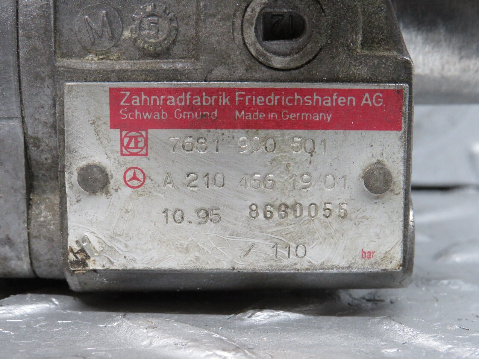 39671 Mercedes-Benz R129 320SL Coupe Power Steering Pump 2104661901 7681900501