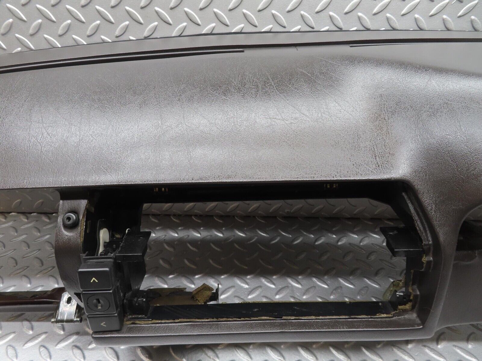 12041 Mercedes-Benz R129 300SL Coupe Dashboard Black