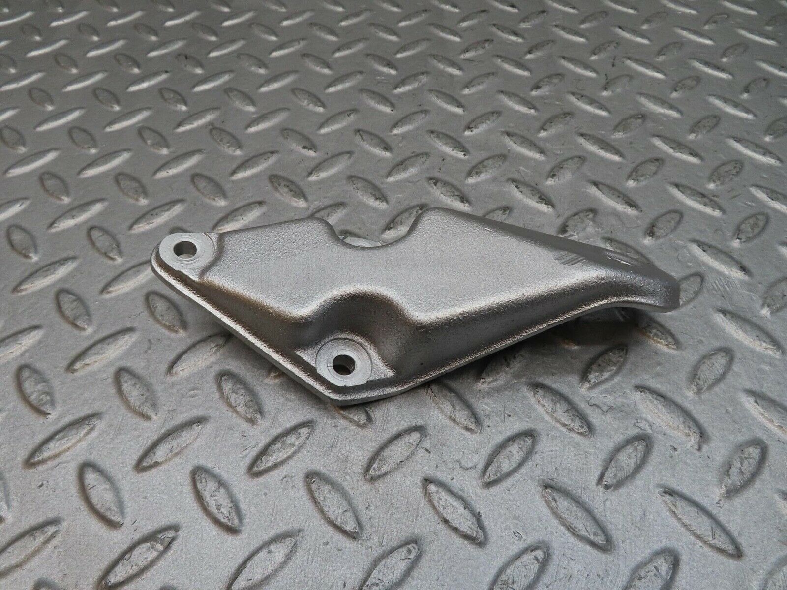 12336 Mercedes-Benz W108 280SE 3.5 Engine Mount Bracket Support 1092410302