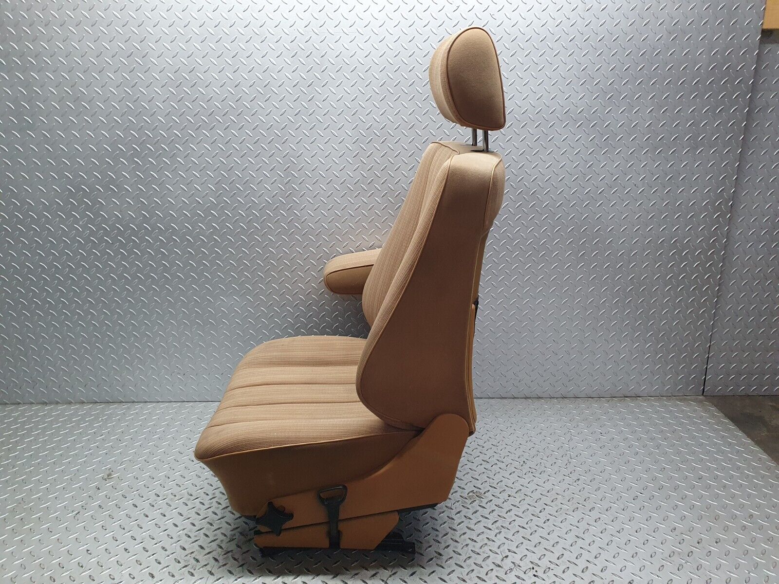 41375 Mercedes-Benz W124 200E Front Left Passenger Side Seat Palomino 1249101050