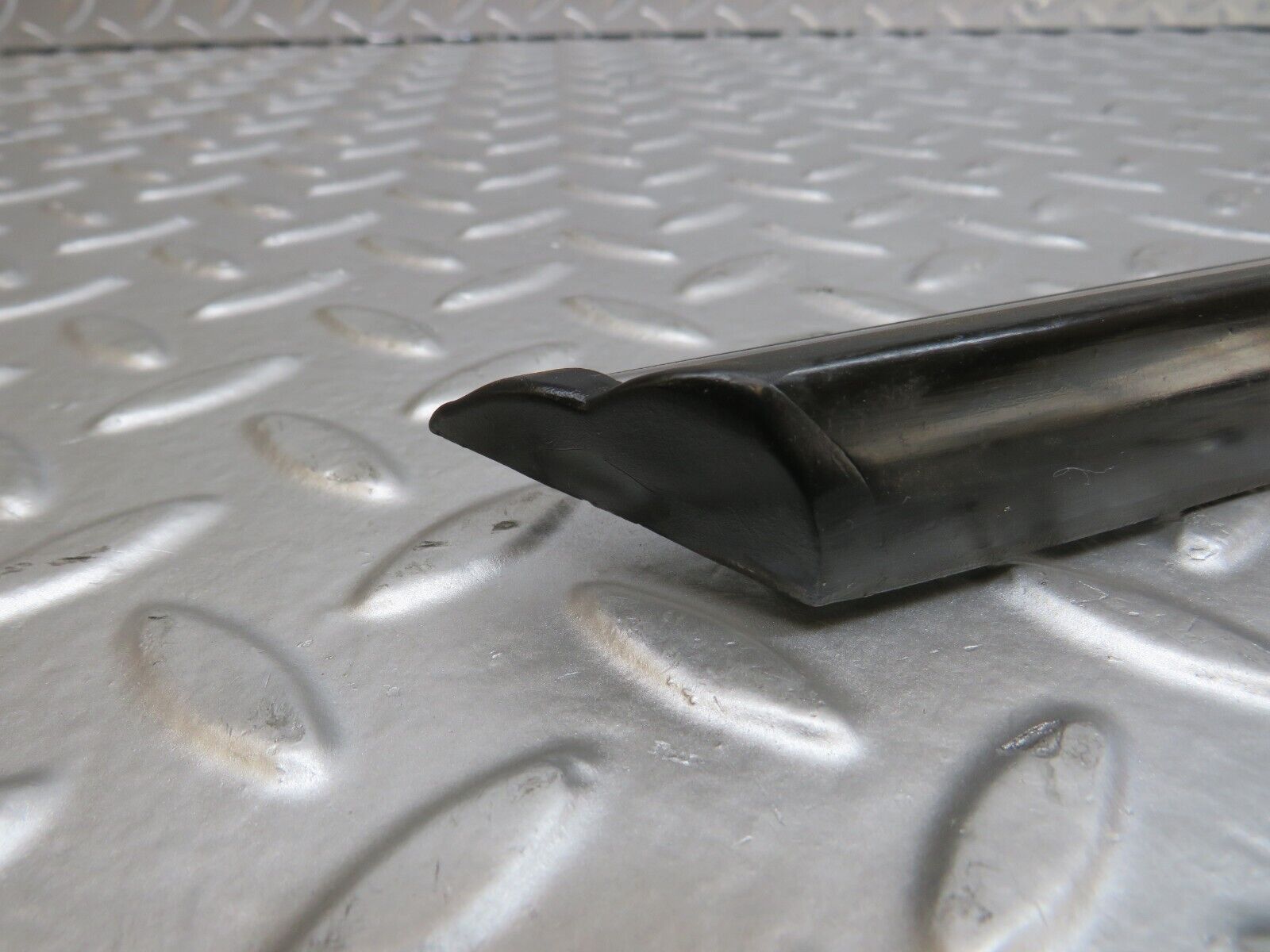 26078 Mercedes-Benz W116 450SE Rear Right Door Centre Moulding Trim