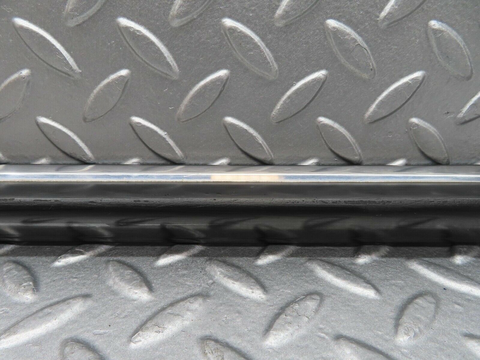 14113 Mercedes-Benz C107 280SLC Rear Left Fender Wing Centre Moulding Trim