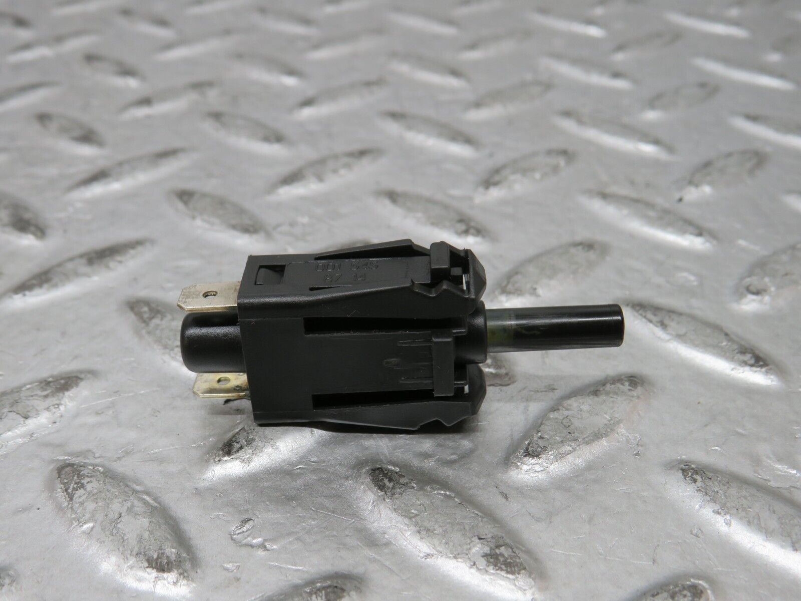 27800 Mercedes-Benz S124 300TE Wagon Door Contact Switch 0015458714