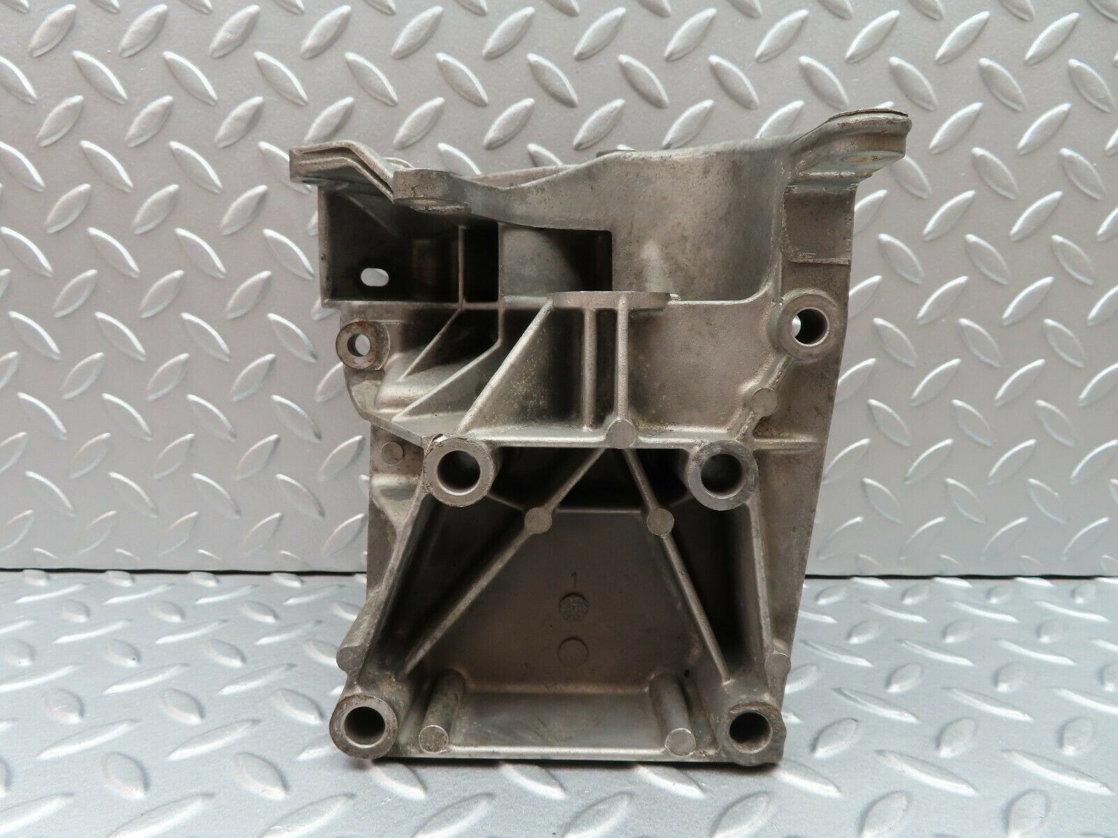 5645 Mercedes-Benz W124 230E Power Steering Pump Bracket 1022361330